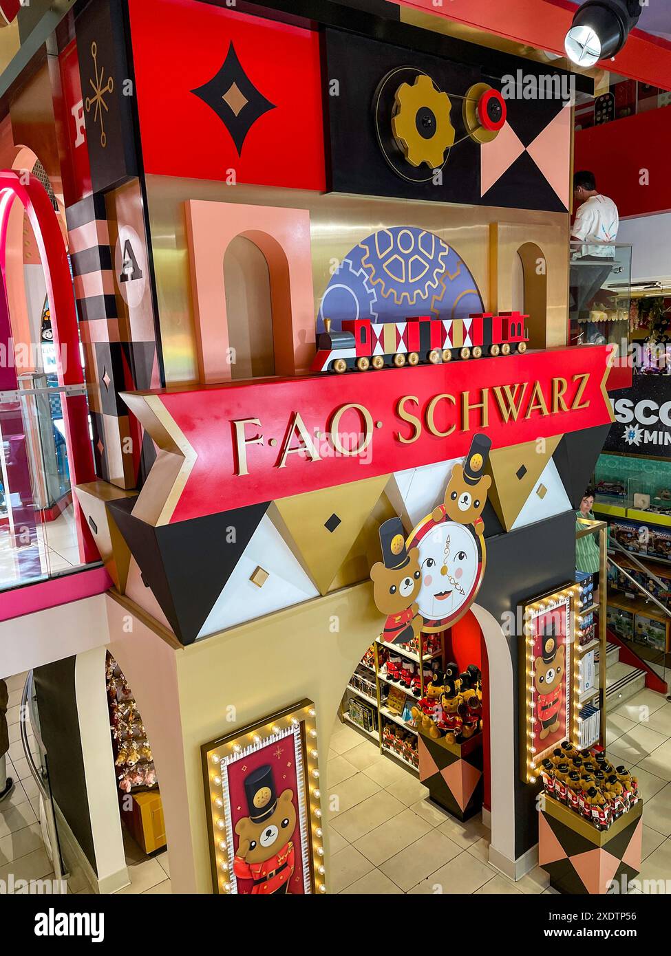 FAO Schwarz est un célèbre magasin de jouets situé au 30 Rockefeller Center, New York City, USA 2024 Banque D'Images