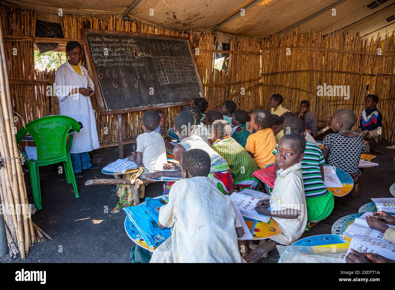 Mozambique, Sofala, Caia, Amambos, salle de classe rurale Banque D'Images