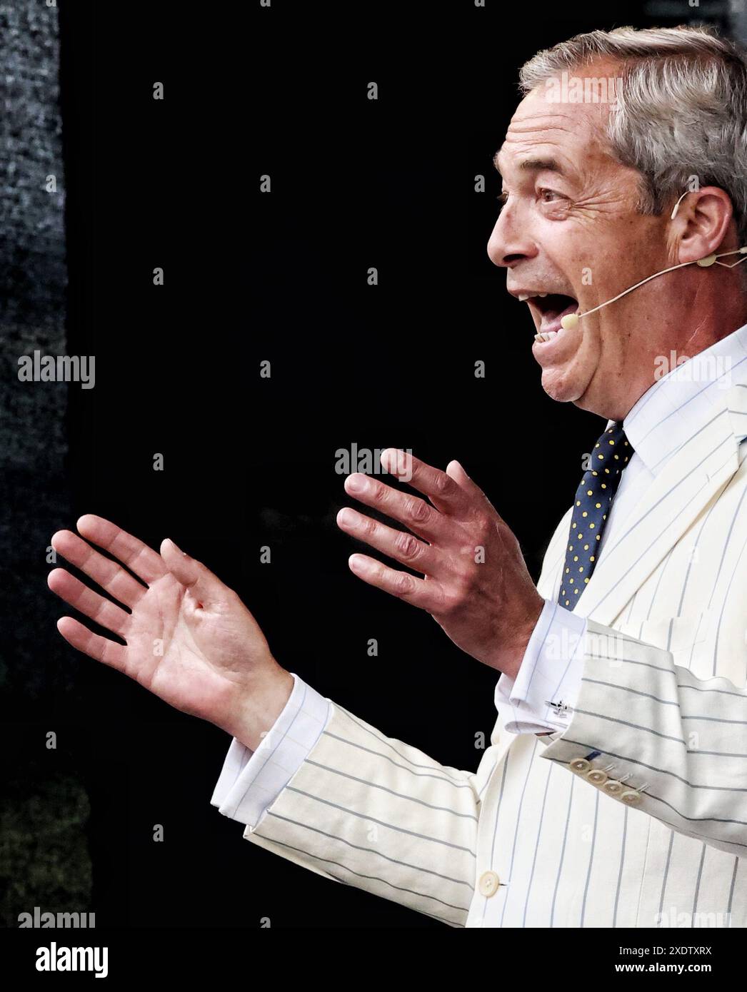 Trago Mills, Newton Abbot, Devon, Royaume-Uni. 24 juin 2024. Elections générales 2024 : campagne de réforme britannique avec Nigel Farage à Trago Mills, Newton Abbot, Devon. Crédit : Nidpor/Alamy Live News Banque D'Images