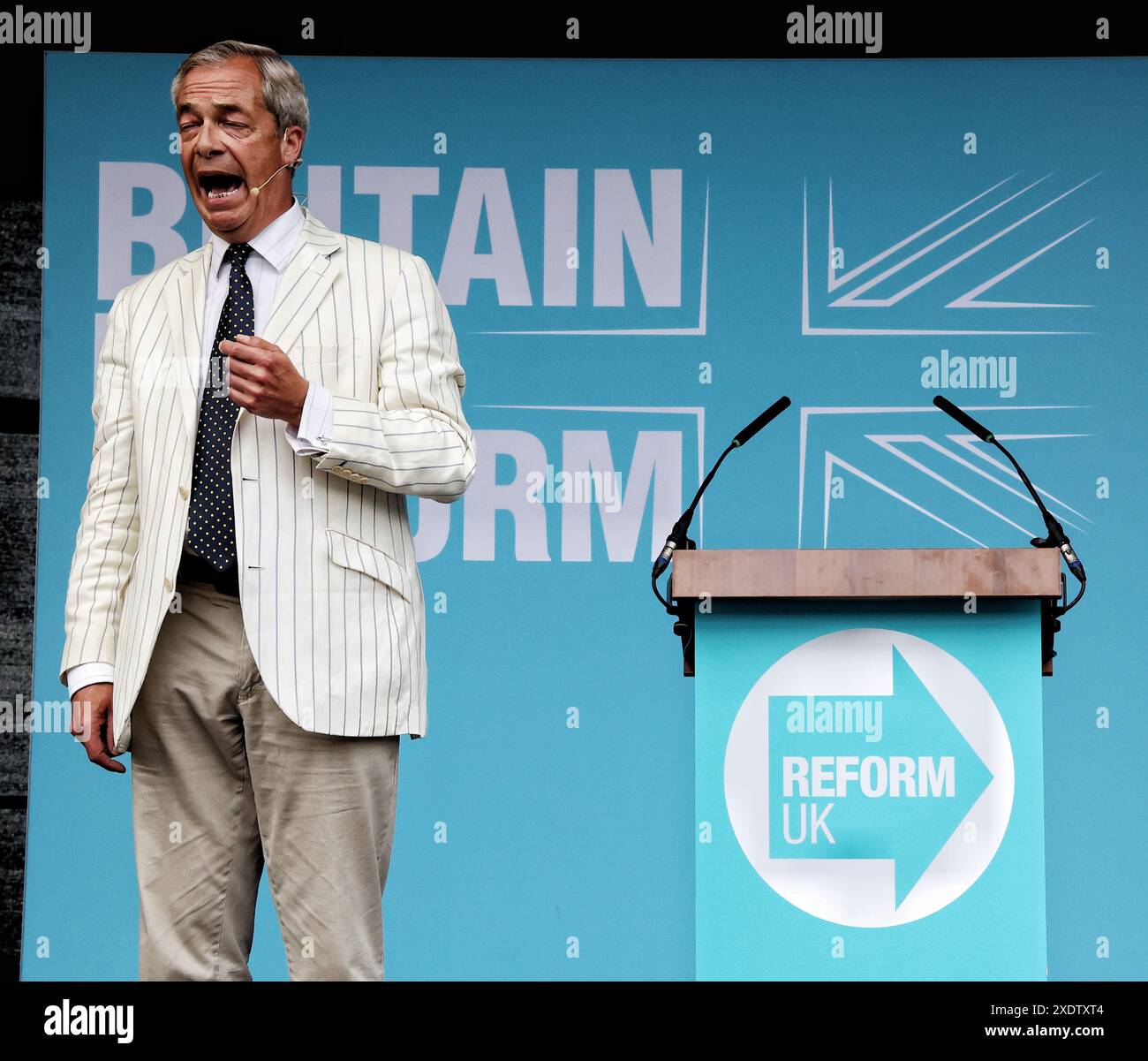Trago Mills, Newton Abbot, Devon, Royaume-Uni. 24 juin 2024. Elections générales 2024 : campagne de réforme britannique avec Nigel Farage à Trago Mills, Newton Abbot, Devon. Crédit : Nidpor/Alamy Live News Banque D'Images