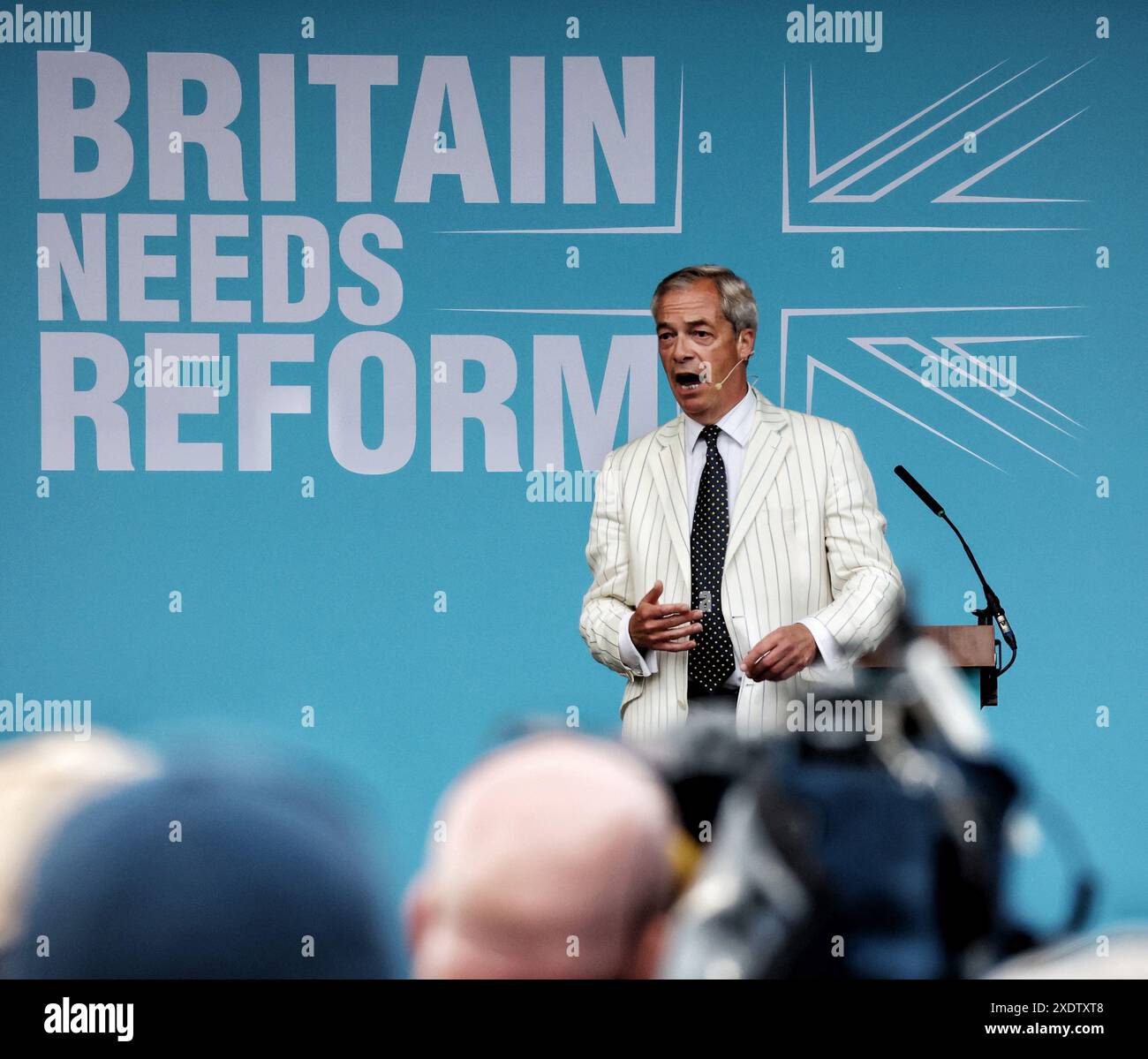 Trago Mills, Newton Abbot, Devon, Royaume-Uni. 24 juin 2024. Elections générales 2024 : campagne de réforme britannique avec Nigel Farage à Trago Mills, Newton Abbot, Devon. Crédit : Nidpor/Alamy Live News Banque D'Images