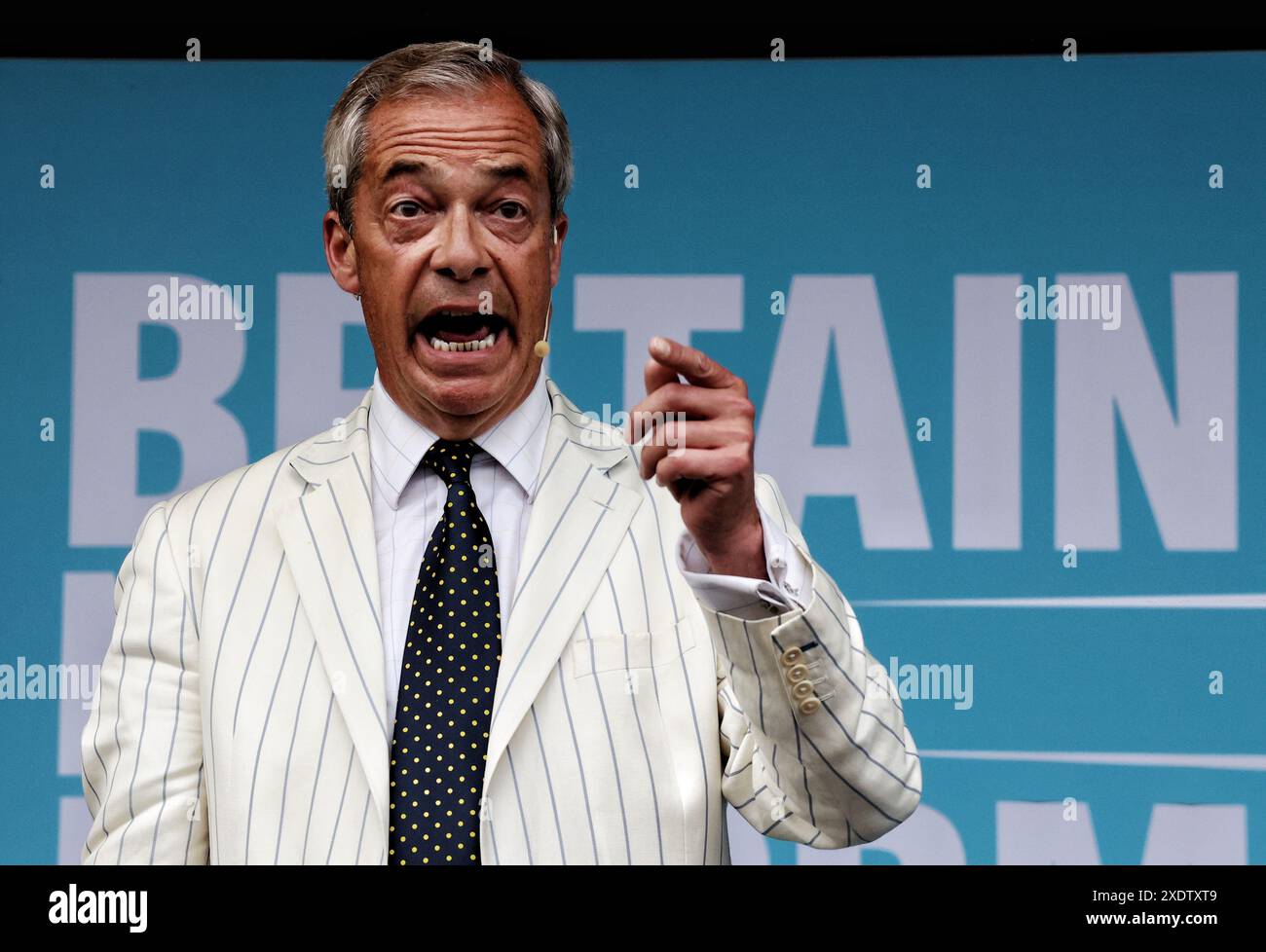 Trago Mills, Newton Abbot, Devon, Royaume-Uni. 24 juin 2024. Elections générales 2024 : campagne de réforme britannique avec Nigel Farage à Trago Mills, Newton Abbot, Devon. Crédit : Nidpor/Alamy Live News Banque D'Images