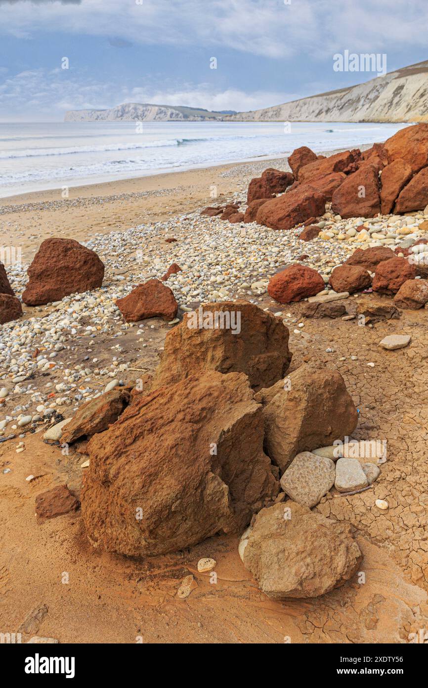 Rochers sur la plage, Compton Bay, île de Wight, Angleterre, Royaume-Uni Banque D'Images