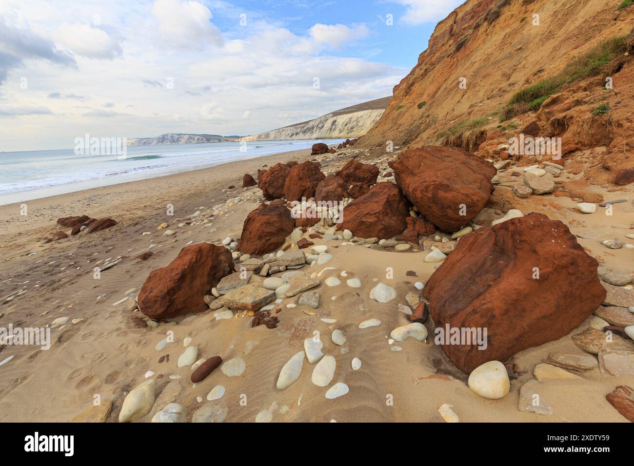 Rochers sur la plage de Compton Bay, île de Wight, Angleterre, Royaume-Uni Banque D'Images