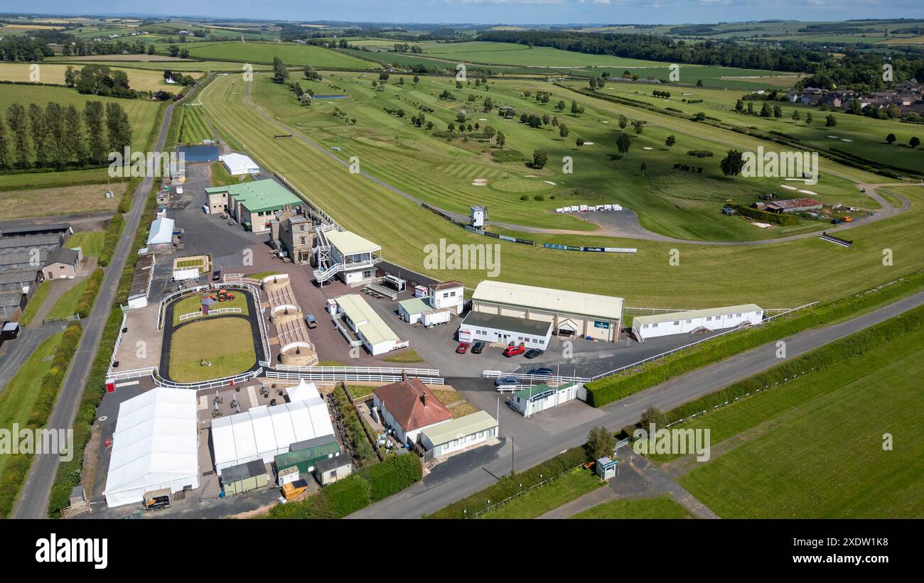 Vue aérienne par drone de Kelso Race course et Kelso golf course, Kelso, Scottish Borders, Royaume-Uni Banque D'Images