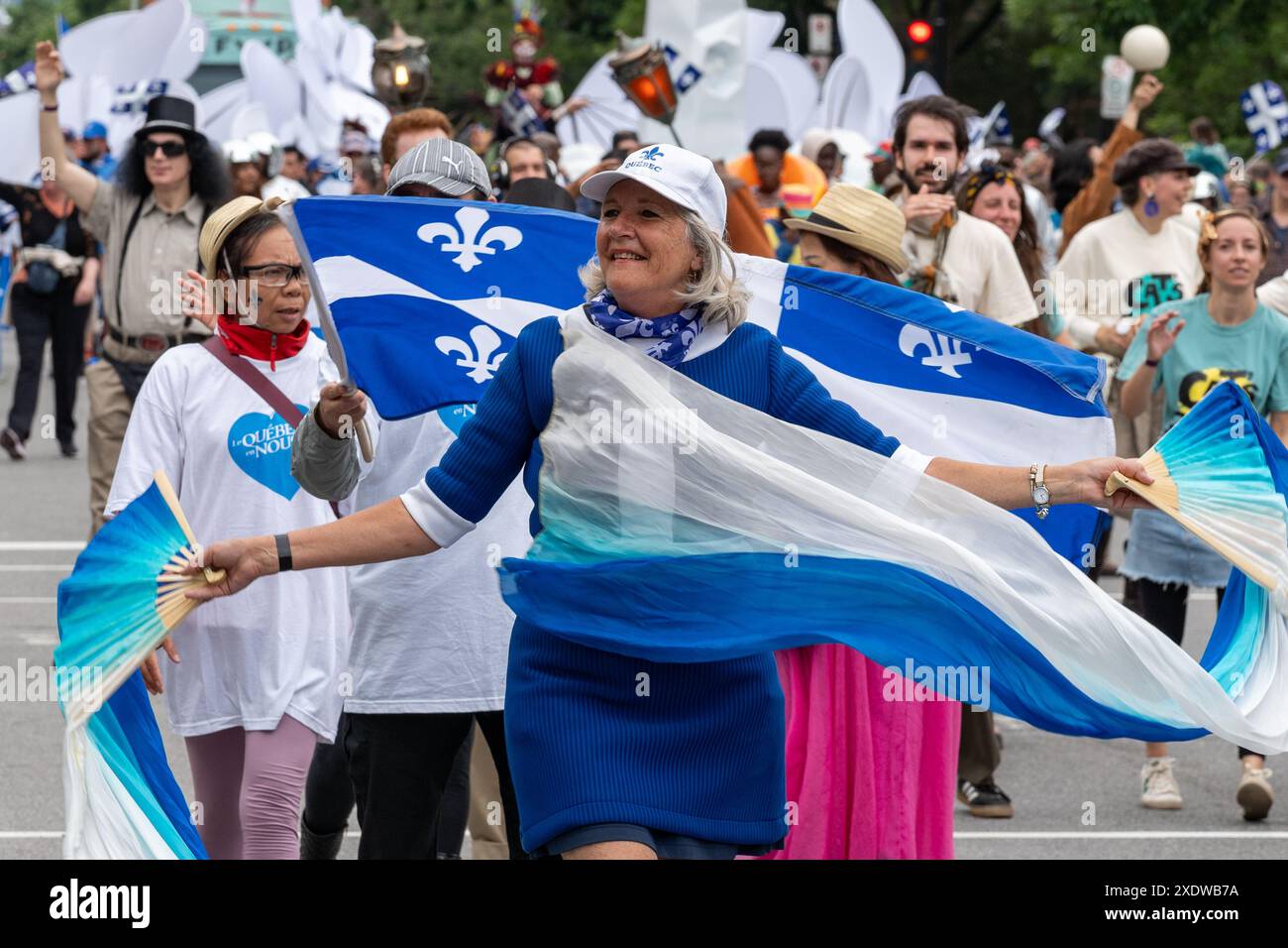 Montréal, Canada, 24 juin 2024. Quelques centaines de personnes participent au défilé de la fête nationale du Québec, aussi connue sous le nom de Saint-Jean Baptiste à Montréal, Canada. Crédit : François Robert-Durand/Alamy Live News Banque D'Images