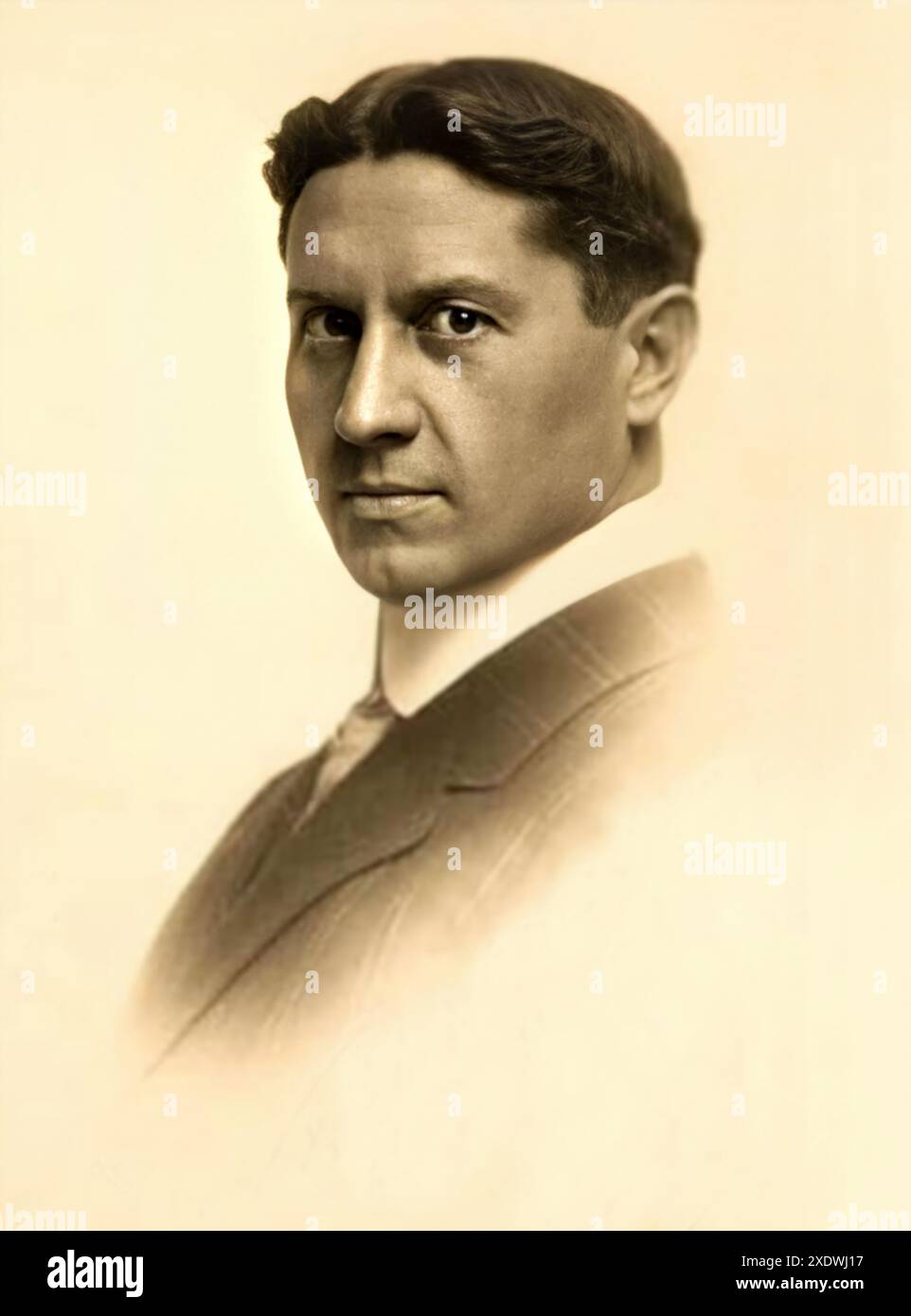 1911 , Los Angeles , USA : le célèbre réalisateur américain FRED NIBLO ( 1874 - 1948 ). Réalisateur de films à succès comme SANG ET SABLE ( 1922 ) avec Rudolph Valentino ou BEN HUR ( 1925 ) avec Ramon Novarro . Photographe inconnu . - CINEMA MUTO - FILM MUET - REGISTA CINEMATOGRAFICO - PORTRAIT - RITRATTO - HISTOIRE - FOTO STORICHE --- ARCHIVIO GBB Banque D'Images