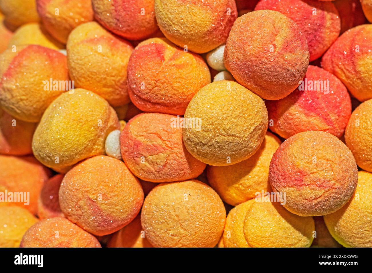 fond abstrait de bonbons à la gelée d'orange de forme ronde. Desserts et bonbons - plaisir des enfants Banque D'Images