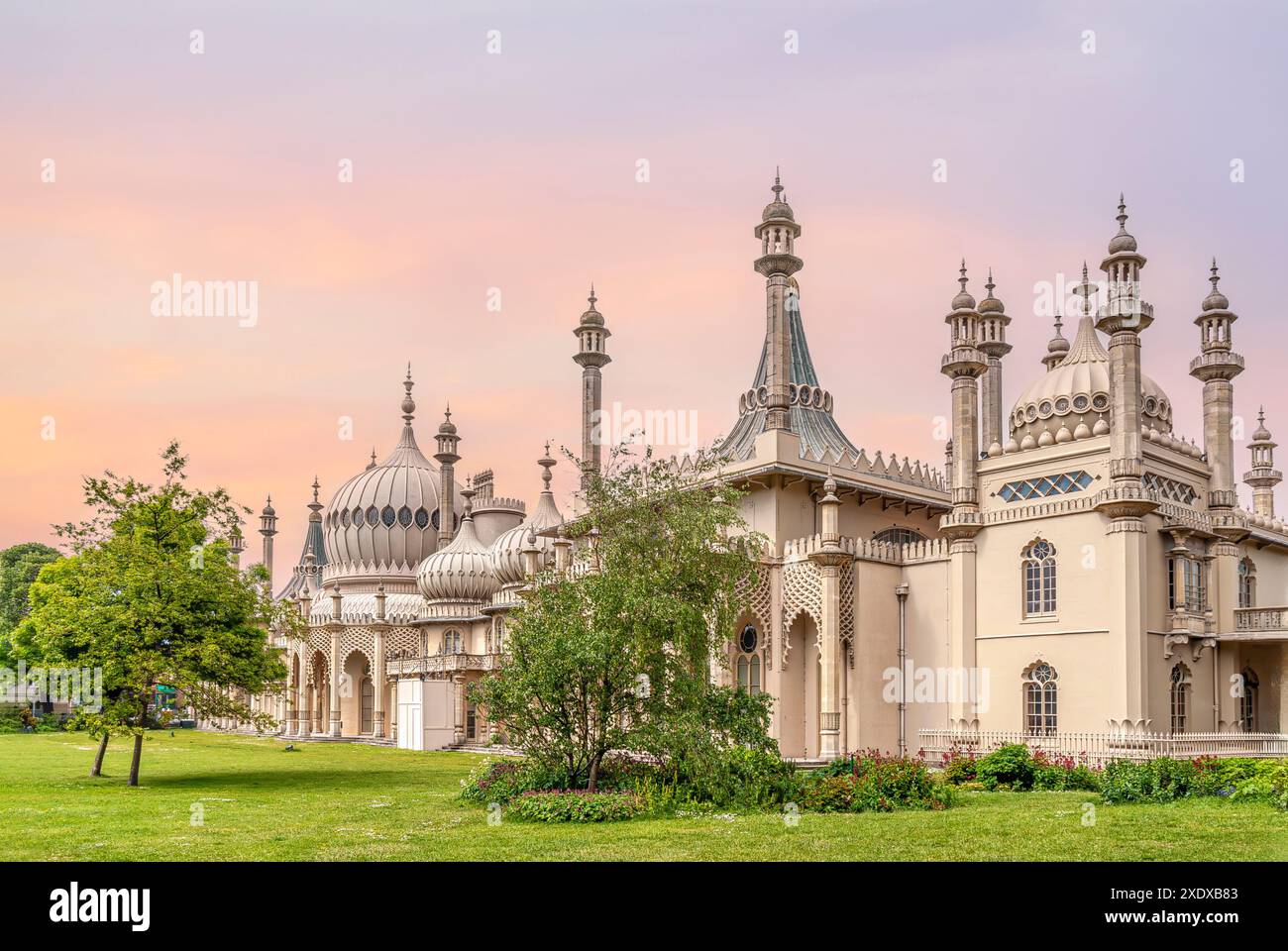 Pavillon royal de Brighton au crépuscule, East Sussex, Angleterre du Sud. Banque D'Images