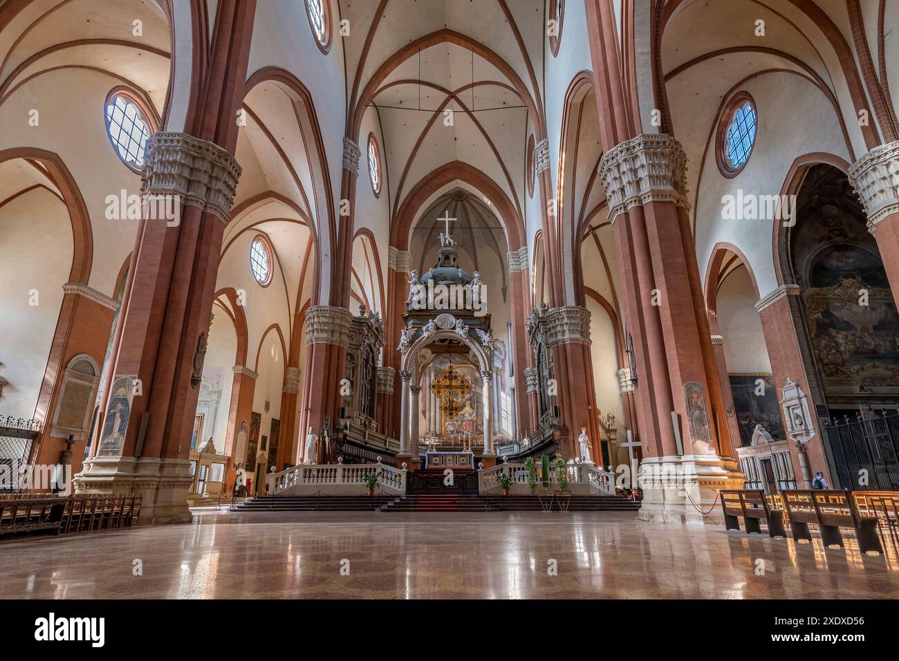 L'intérieur de la Basilique de San Petronio, centre historique de Bologne, Italie Banque D'Images