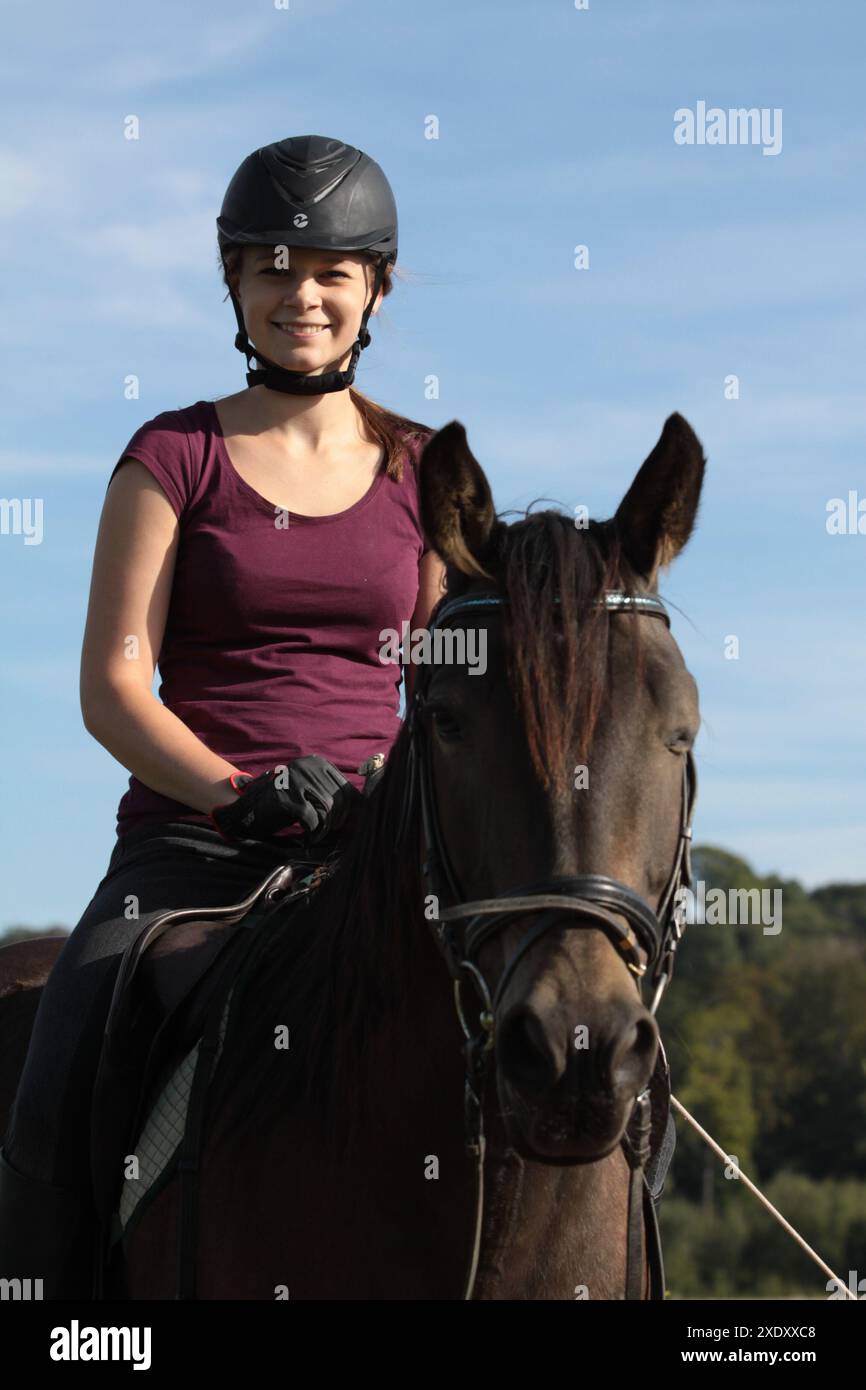 Fille avec son poney Banque D'Images