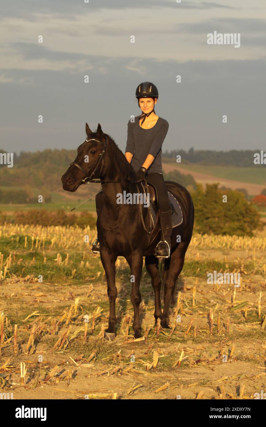 Fille avec poney Banque D'Images