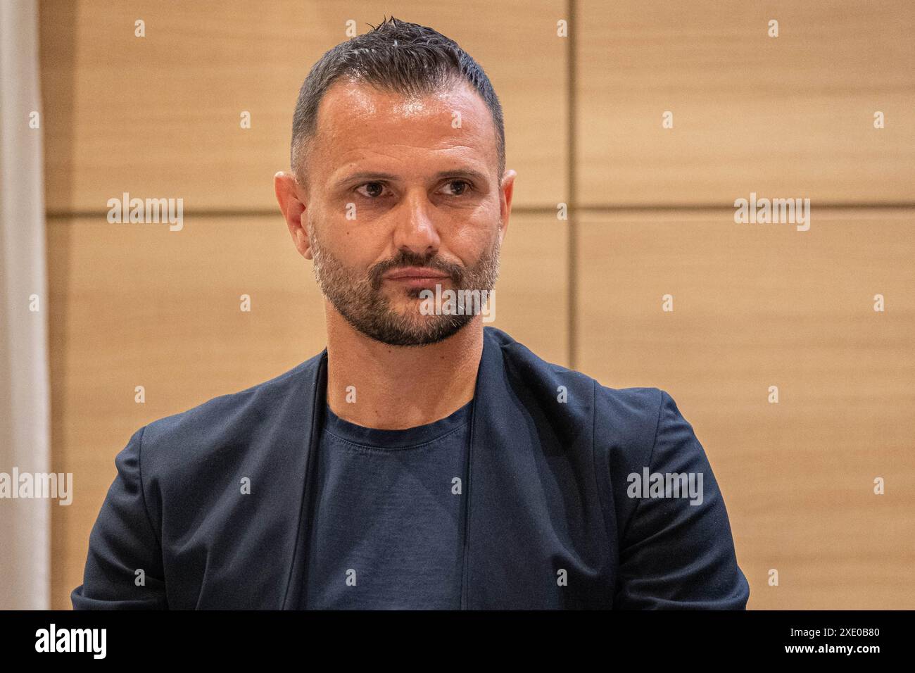 Simone Pepe durante alcuni momenti della Conferenza stampa di presentazione della quarta edizione “Football moments padel tour” presso l'NH Hotel in Piazza Carlina, in cui ex campioni di calcio si sfidano per una raccolta fondi a sostegno di attività di cura ricerca dell'Istituto Candiolo, in Programma il 28/6 al Palavillage di Grugliasco a Torino, Italia - Cronaca - Martedì 25 Giugno 2024 - (photo Giacomo Longo/LaPresse) Simone Pepe pendant quelques instants de la conférence de presse pour la présentation de la quatrième édition du "Football moments padel tour" à l'Hôtel NH de Piazza Carlina, Banque D'Images