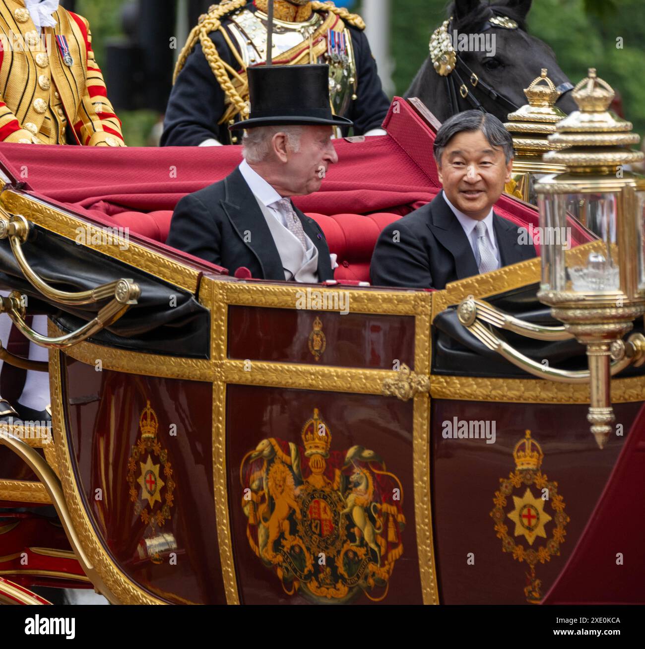 Londres, Royaume-Uni. 25 juin 2024. Visite d'État de l'empereur Naruhito et de l'impératrice Masako du Japon au Royaume-Uni, le parti royal quitte Horseguard Parade l'un des jours les plus chauds de l'année SM le Roi et l'empereur Naruhito crédit : Ian Davidson/Alamy Live News Banque D'Images