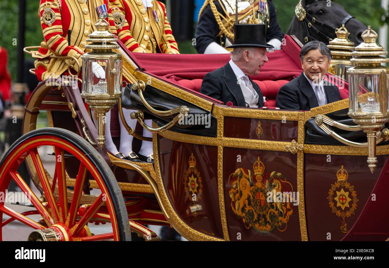 Londres, Royaume-Uni. 25 juin 2024. Visite d'État de l'empereur Naruhito et de l'impératrice Masako du Japon au Royaume-Uni, le parti royal quitte Horseguard Parade l'un des jours les plus chauds de l'année SM le Roi et l'empereur Naruhito crédit : Ian Davidson/Alamy Live News Banque D'Images