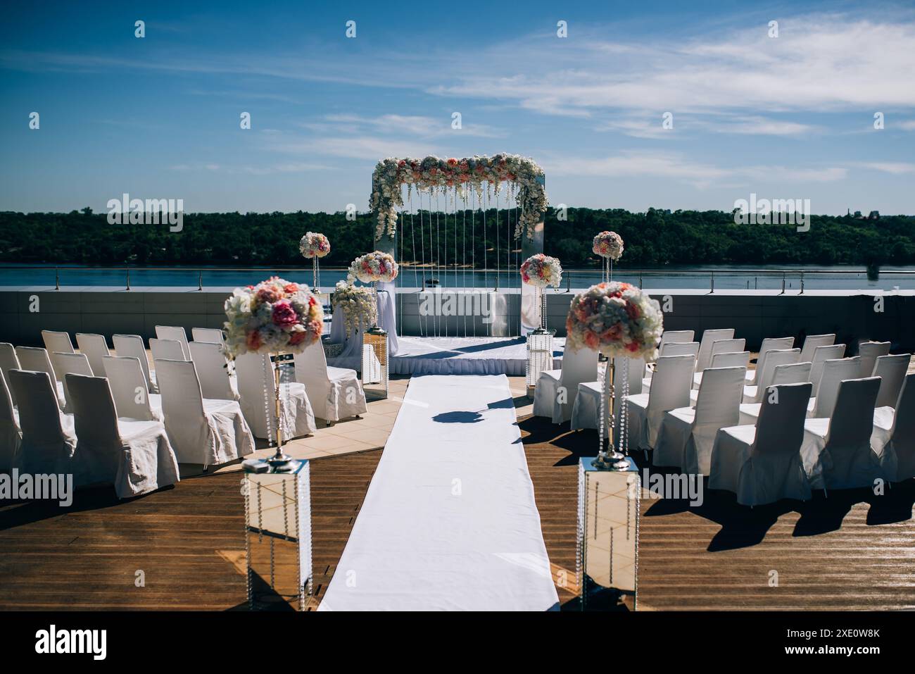 Décorations de mariage et une arche de mariage pour la cérémonie Banque D'Images