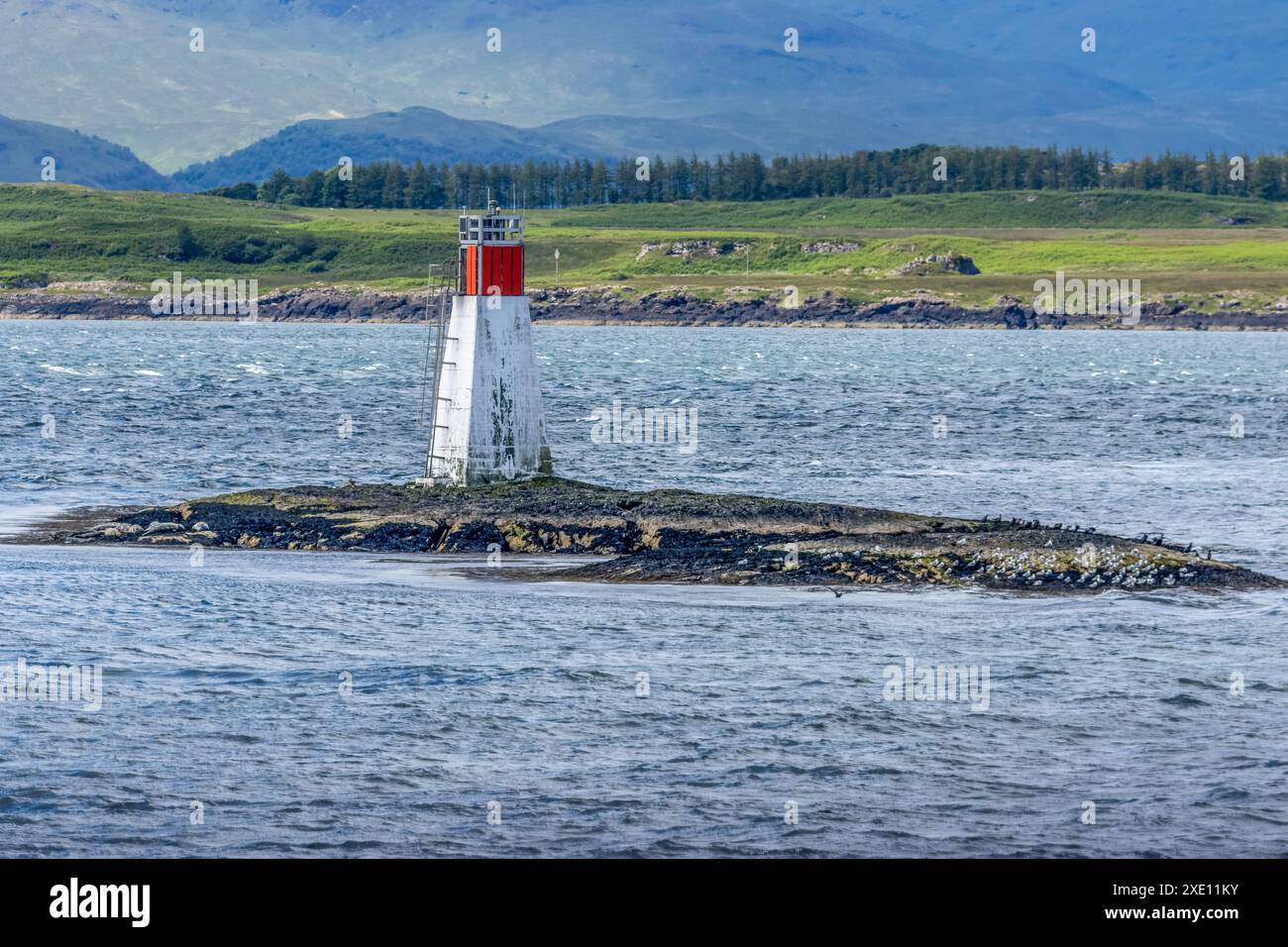 Lady's Rock Lighthouse sur le skerry inhabité entre Oban et Mull Banque D'Images