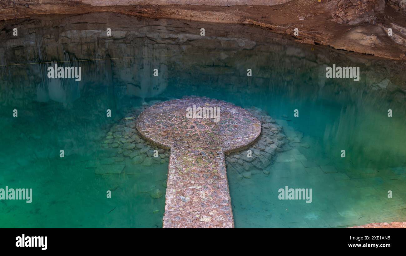 Cenote Suytun près de Valladolid Banque D'Images