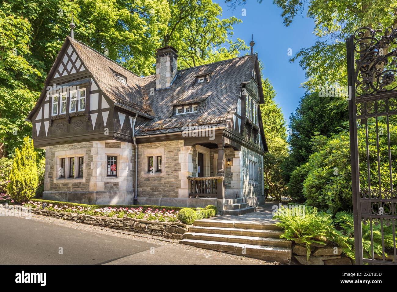 Géographie / voyage, Allemagne, Hesse, Cottage à l'entrée de Friedrichshof Country House Hotel, DROITS-SUPPLÉMENTAIRES-AUTORISATION-INFO-NOT-AVAILABLE Banque D'Images