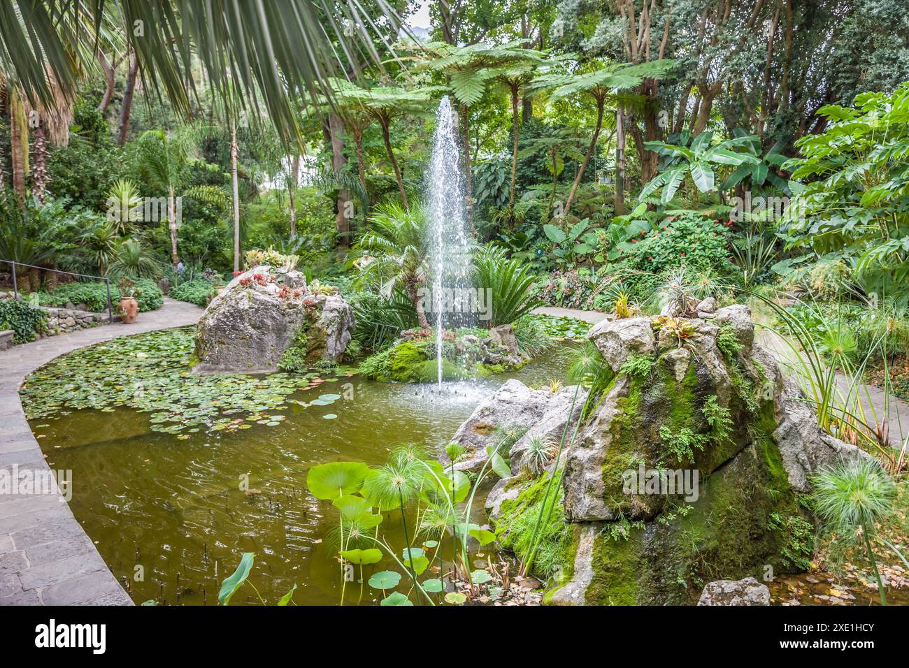 Géographie / voyage, Italie, Campanie, Fontaine dans le jardin de la Mortella à Forio, Ischia, ADDITIONAL-RIGHTS-CLEARANCE-INFO-NOT-AVAILABLE Banque D'Images