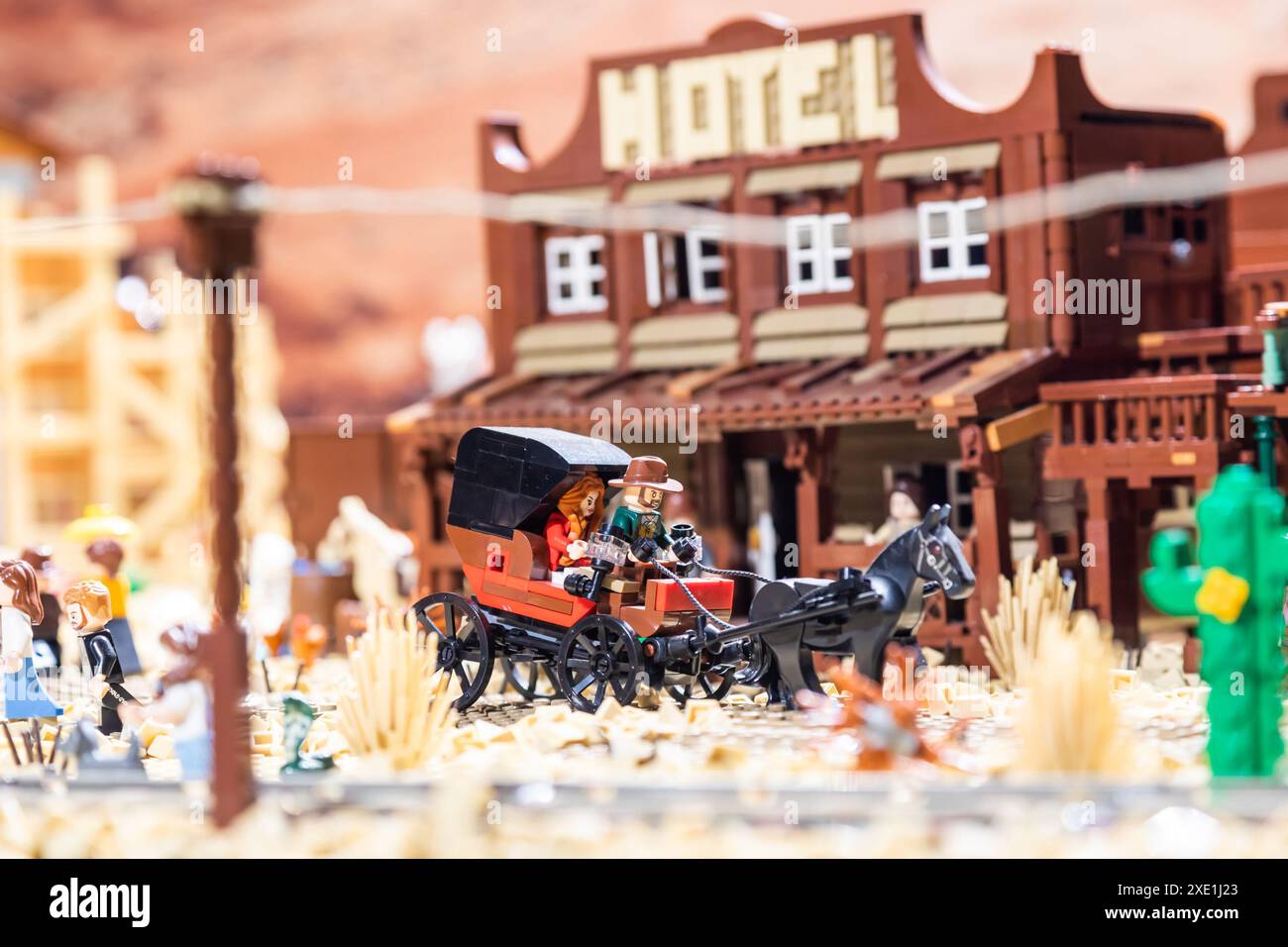 Blocs de construction en plastique coloré - plaisir et éducation Banque D'Images