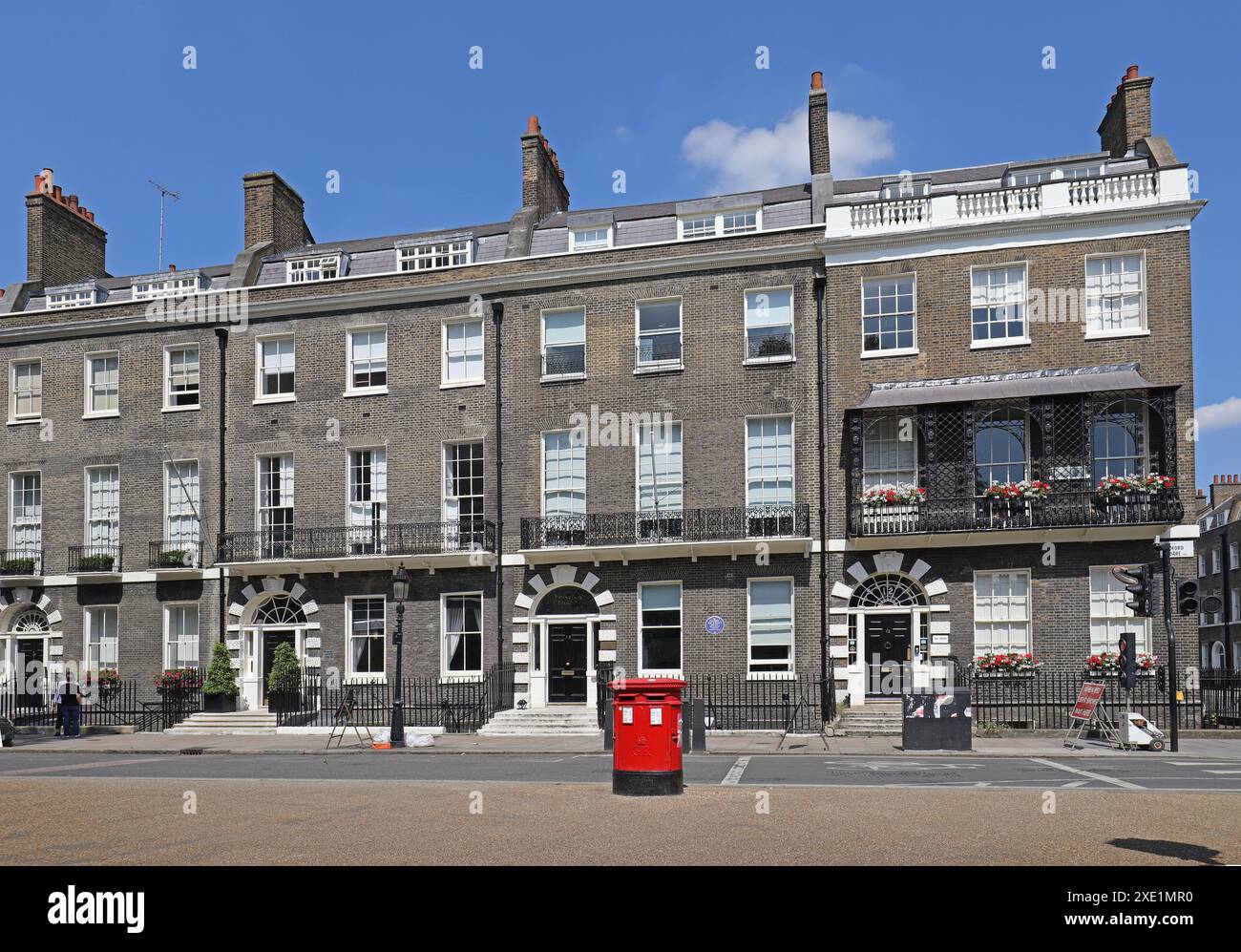 Maisons de ville géorgiennes sur le côté nord de Bedford Square, Bloomsbury, Londres, Royaume-Uni Banque D'Images