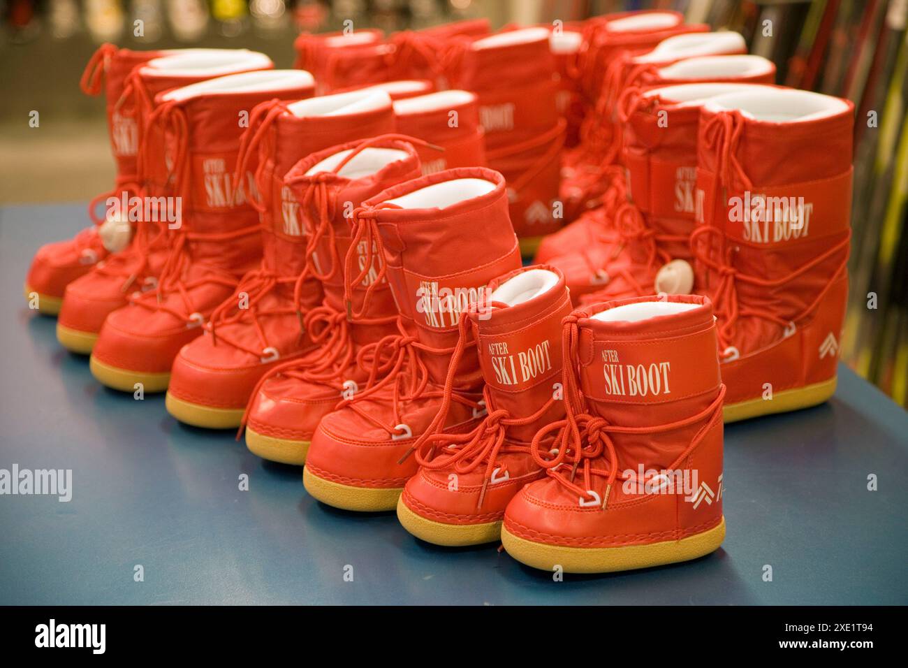 Chaussures de ski, Sports aquatiques promotions, braderie. Banque D'Images