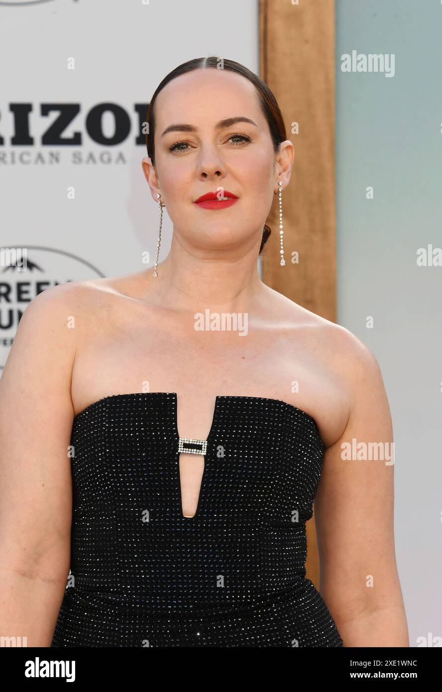 LOS ANGELES, CALIFORNIE - 24 JUIN : Jena Malone assiste à la première américaine de 'Horizon : an American Saga - Chapter 1' au Regency Village Theatre le 2 juin Banque D'Images