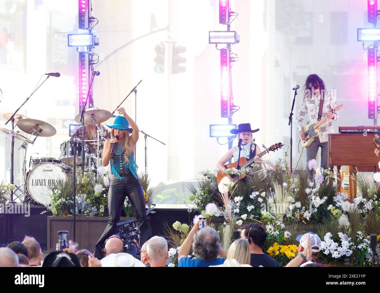 New York, États-Unis. 25 juin 2024. Lainey Wilson se produit au NBC Today Show au Rockefeller Center de New York le mardi 25 juin 2024. Photo de John Angelillo/UPI crédit : UPI/Alamy Live News Banque D'Images