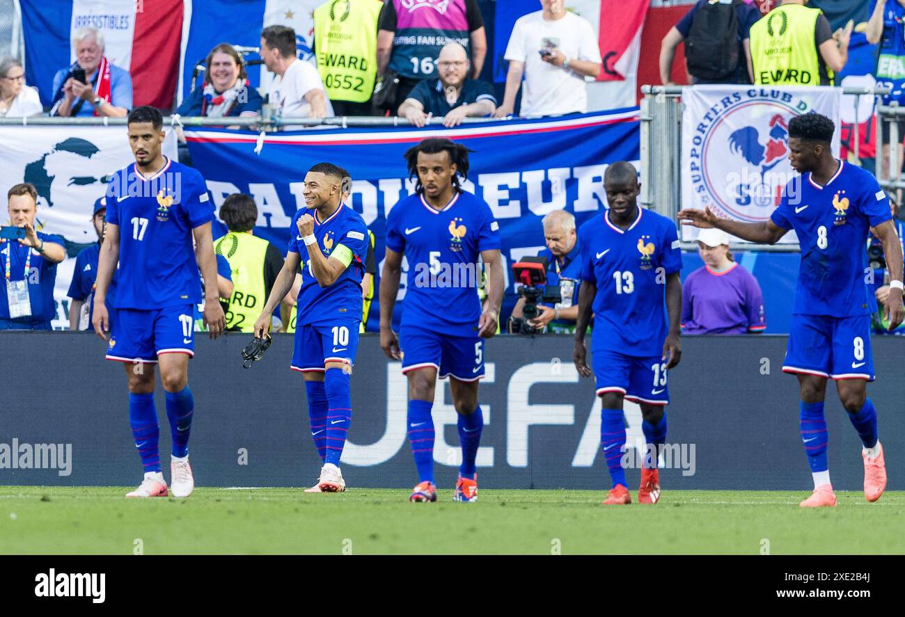 BVB Stadion Dortmund, Dortmund, Allemagne. 25 juin 2024. Euro 2024 Groupe d Football, France contre Pologne ; Kylian Mbappe (FRA) célèbre alors qu'il marque après un penalty à la 56e minute après Lukasz Skorupski (POL) crédit : action plus Sports/Alamy Live News Banque D'Images