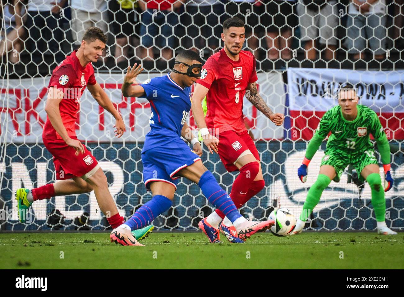 Dortmund, Allemagne. 25 juin 2024. Pawel DAWIDOWICZ de Pologne, Kylian MBAPPE de France, JakubMODER de Pologne et Lukasz SKORUPSKI de Pologne lors de l'UEFA Euro 2024, match de football du Groupe d entre la France et la Pologne le 25 juin 2024 au signal Iduna Park à Dortmund, Allemagne. Agence photo indépendante/Alamy Live News Banque D'Images