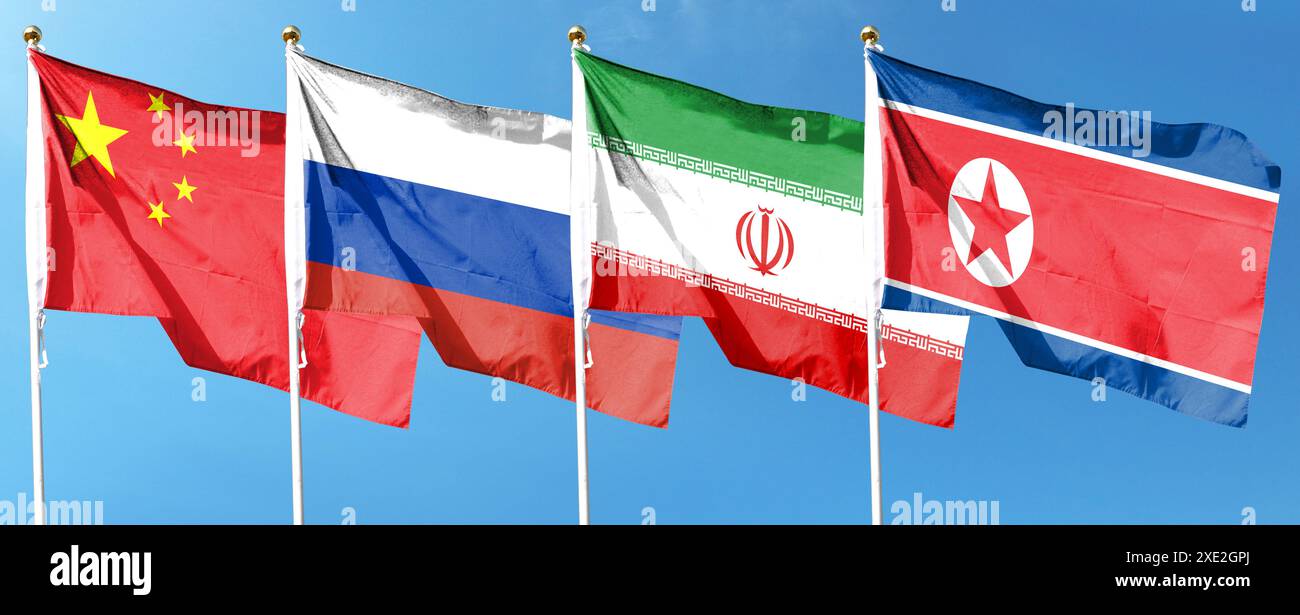 Le drapeau russe, le drapeau chinois, le drapeau nord-coréen et le drapeau iranien ondulent sur le nuage Banque D'Images