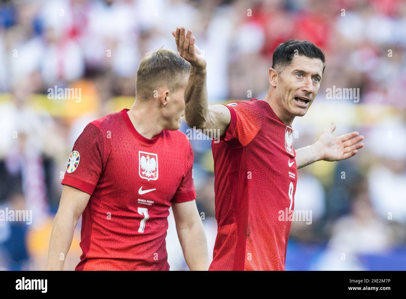 BVB Stadion Dortmund, Dortmund, Allemagne. 25 juin 2024. Euro 2024 Groupe d Football, France contre Pologne ; Karol Swiderski (POL) et Robert Lewandowski (POL) frustrés par le jeu crédit : action plus Sports/Alamy Live News Banque D'Images
