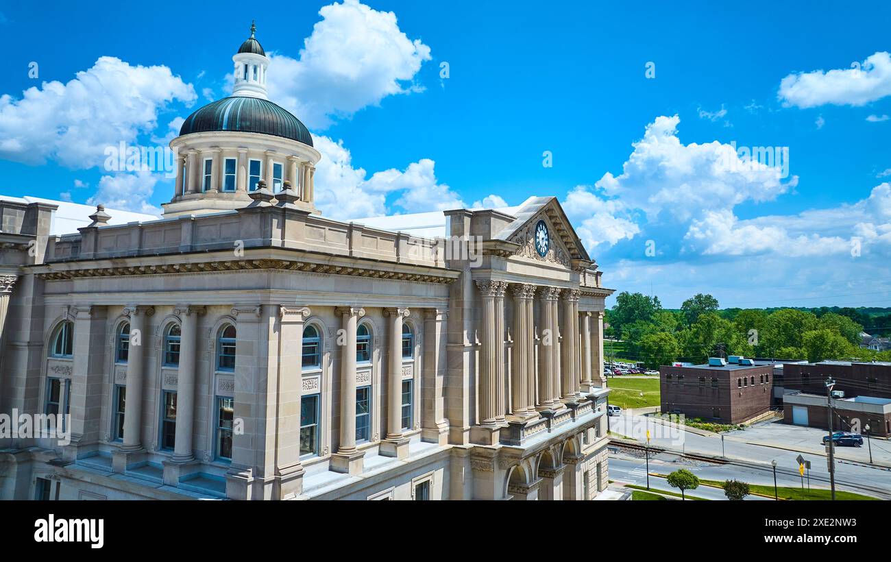 Vue aérienne du dôme néoclassique du palais de justice à Huntington, Indiana Banque D'Images