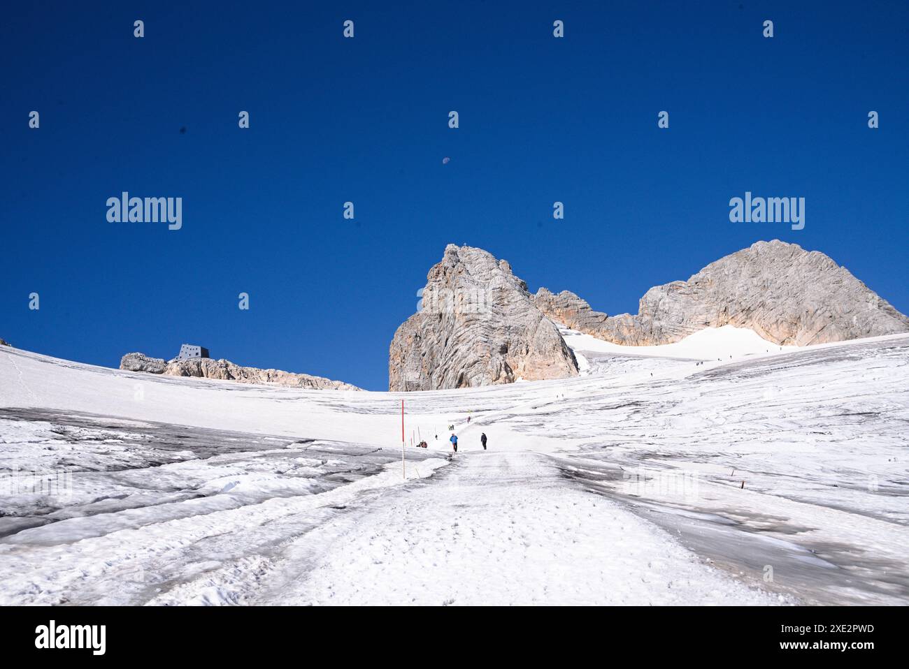 Montagnes de Dachstein et glace de glacier - alpinisme dans les montagnes en Autriche Banque D'Images