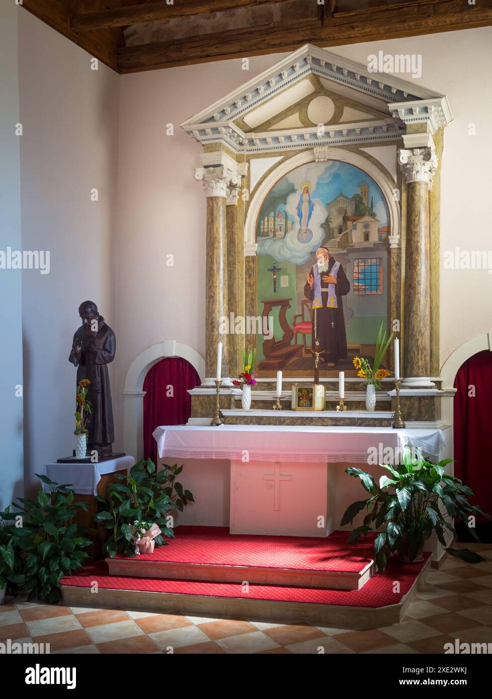 Herceg Novi, Monténégro autel de la petite église de Léopold Mandic dans la partie historique de Herceg Novi Banque D'Images