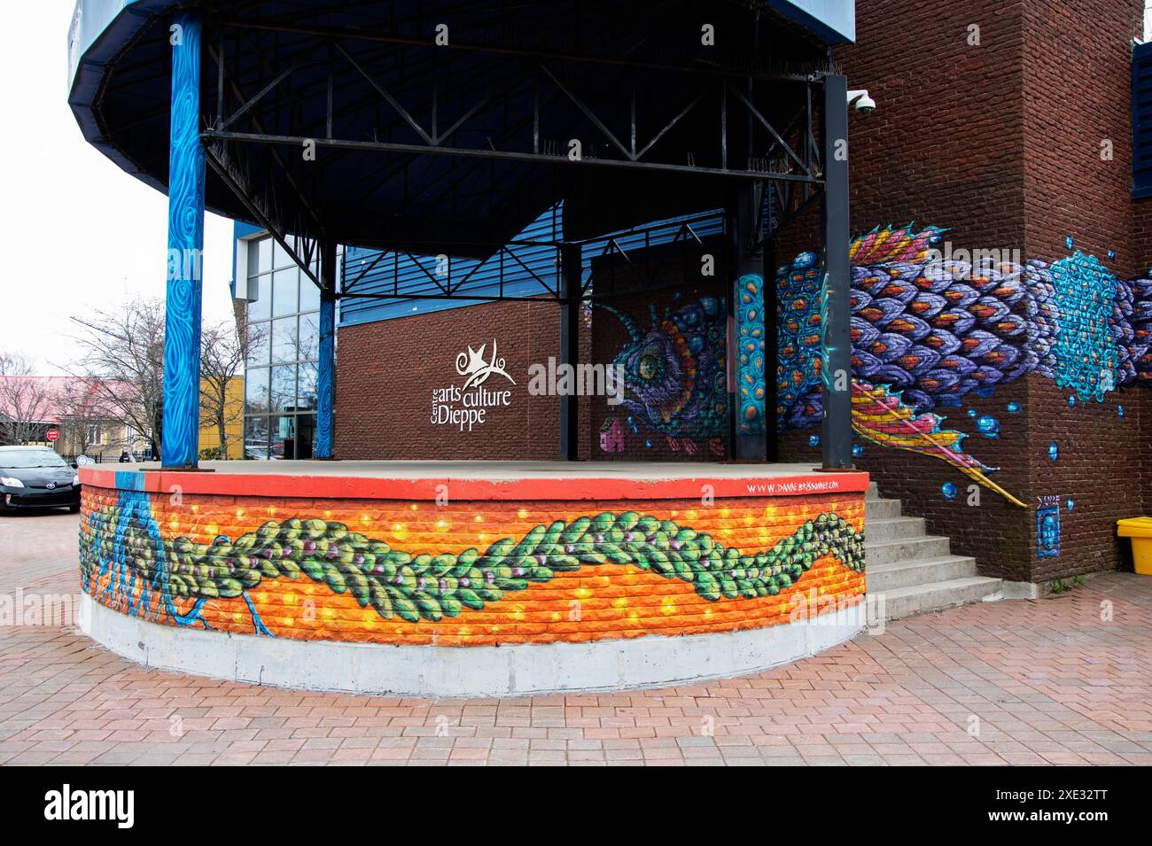 Murale de poisson sur le Centre des arts et de la culture à Dieppe, Nouveau-Brunswick, Canada Banque D'Images