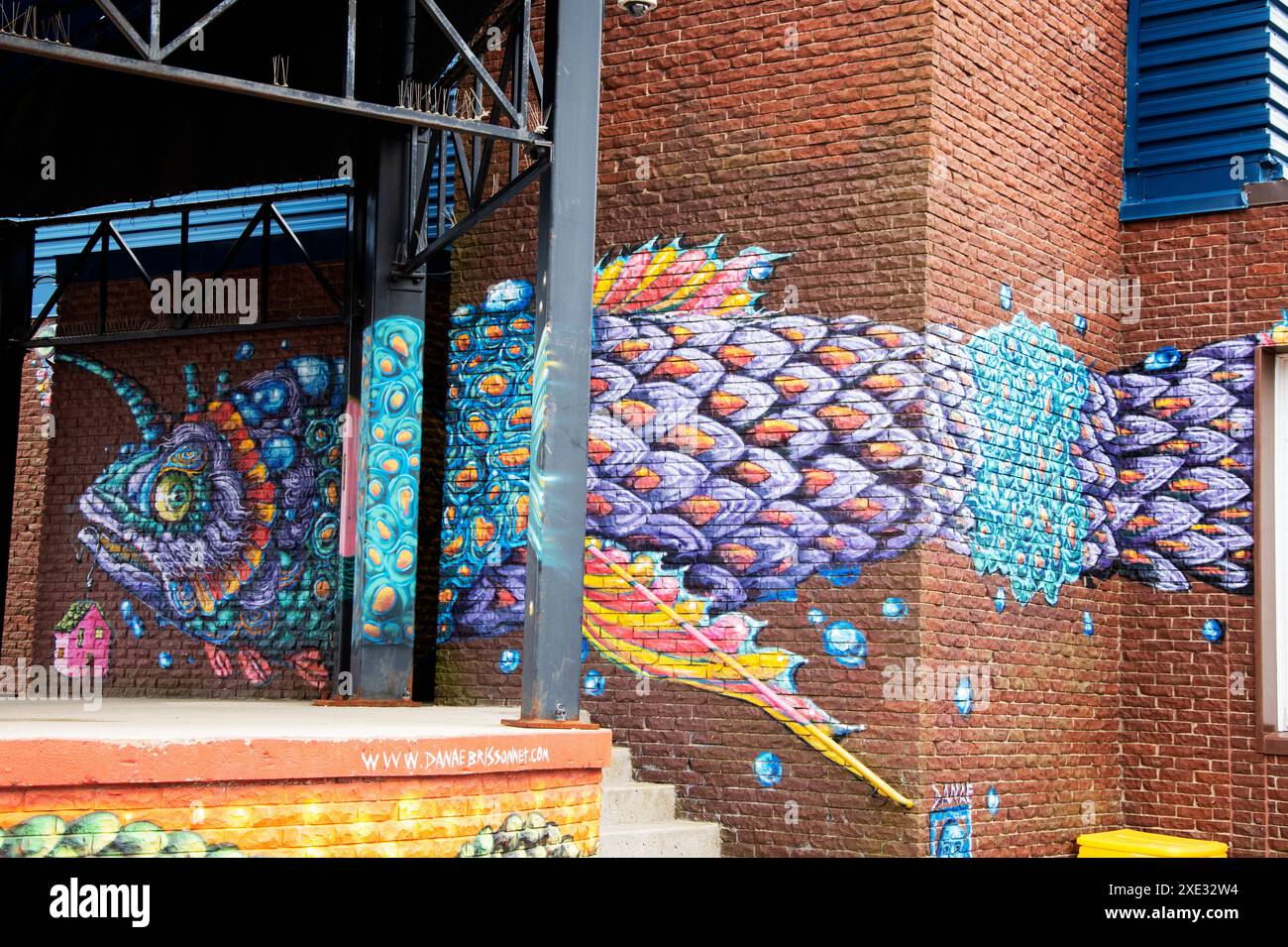 Murale de poisson sur le Centre des arts et de la culture à Dieppe, Nouveau-Brunswick, Canada Banque D'Images