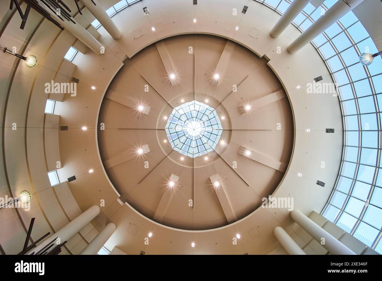 Architecture moderne Skylight avec plafond circulaire et poutres en bas Banque D'Images