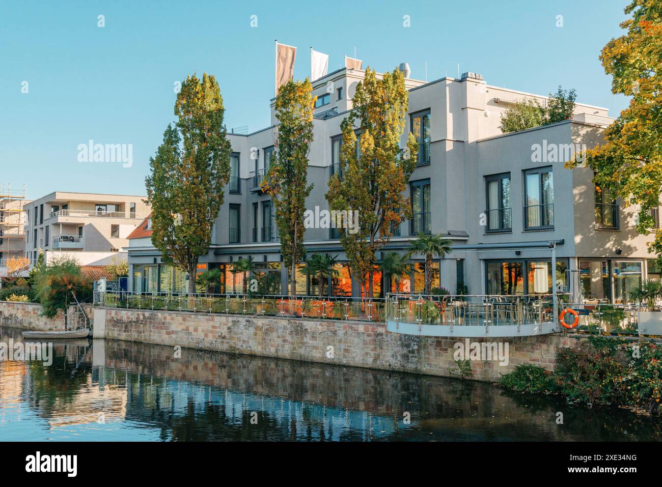 Restaurant de luxe près de la rivière Neckar à Bietigheim-Bissingen, Bade-Wuerttemberg, Allemagne, Europe. La vieille ville est pleine de colorf Banque D'Images