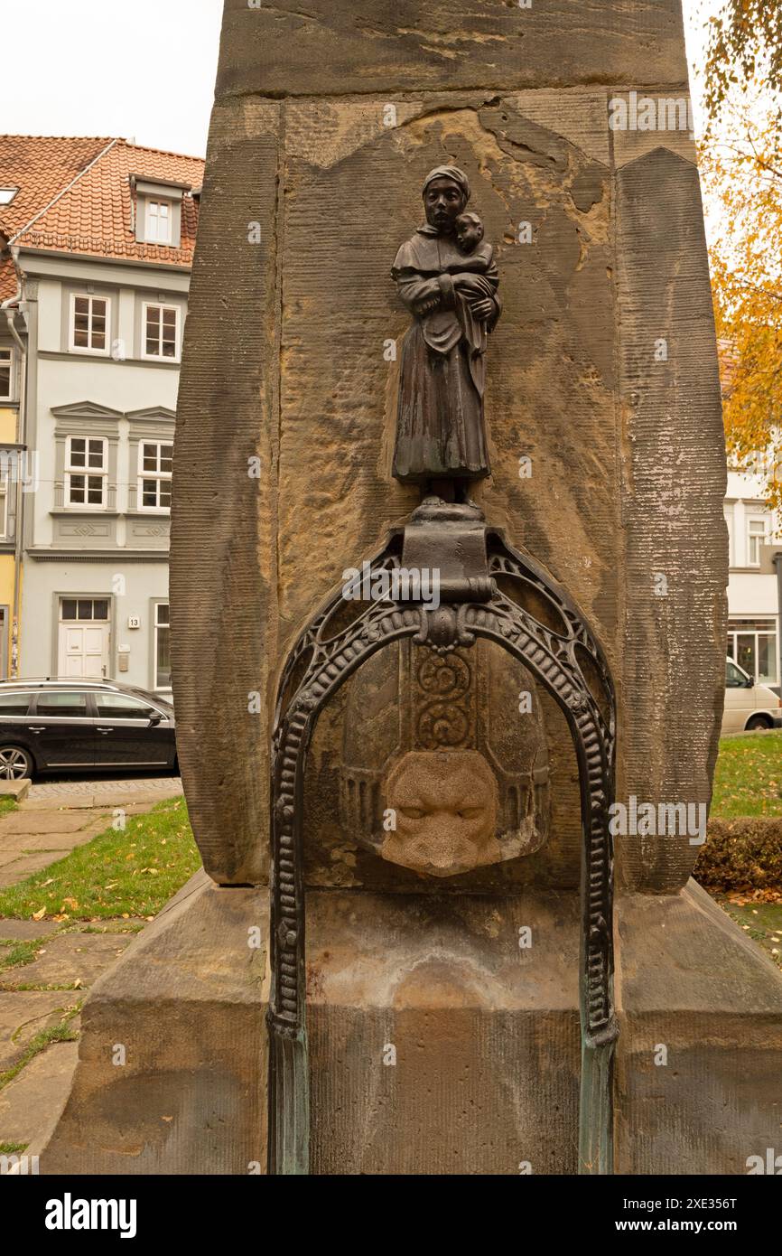 Ancienne fontaine Gustav Ier Adolf de Suède devant l'église des prédicateurs à Erfurt Banque D'Images