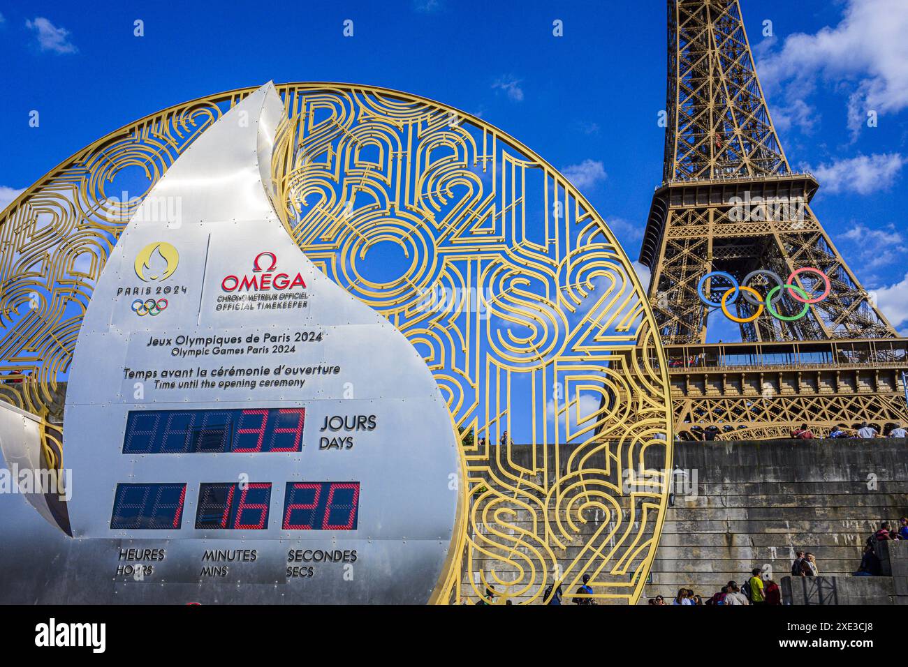 FRANCE. PARIS (75) (7ÈME ARRONDISSEMENT). SUR LE QUAI DU PORT DE LA BOURDONNAIS, LE COMPTE À REBOURS AVANT LE DÉBUT DES JEUX OLYMPIQUES DE PARIS 2024. LES 5 OL Banque D'Images