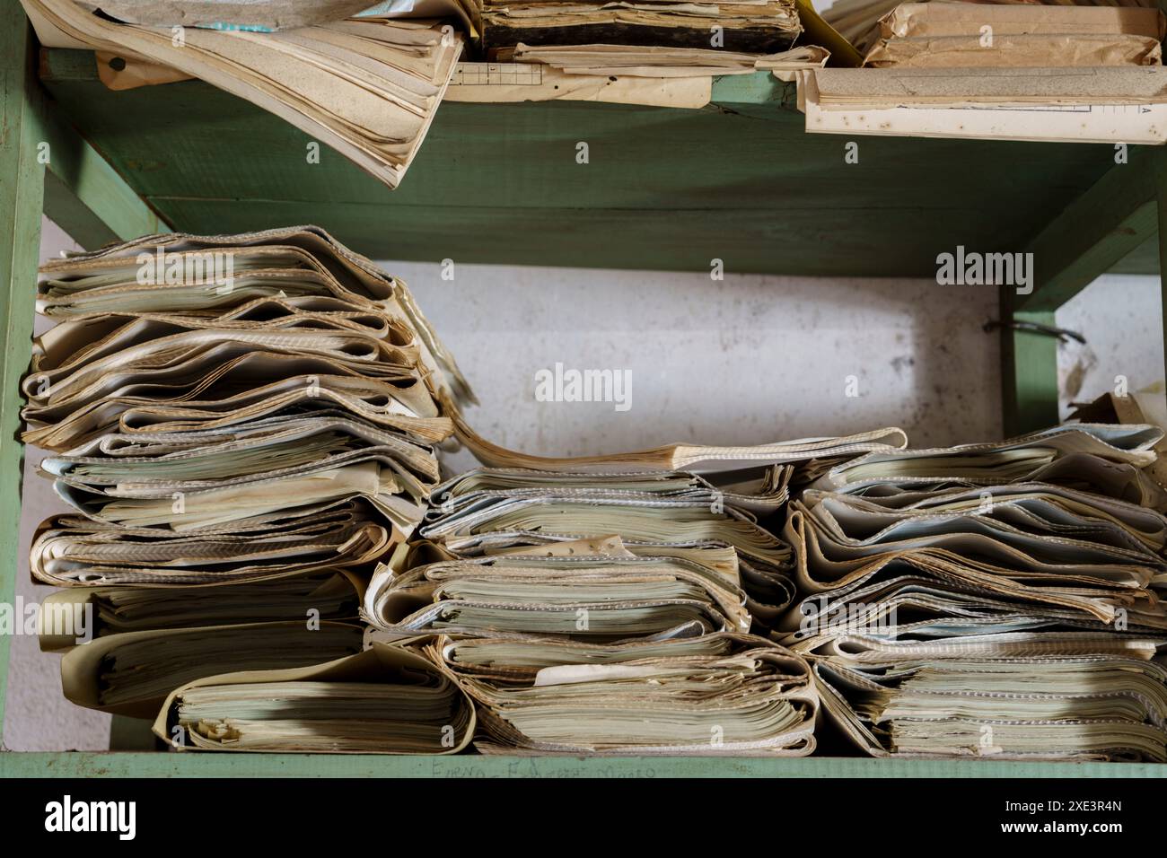 Étagère avec de vieux documents Banque D'Images