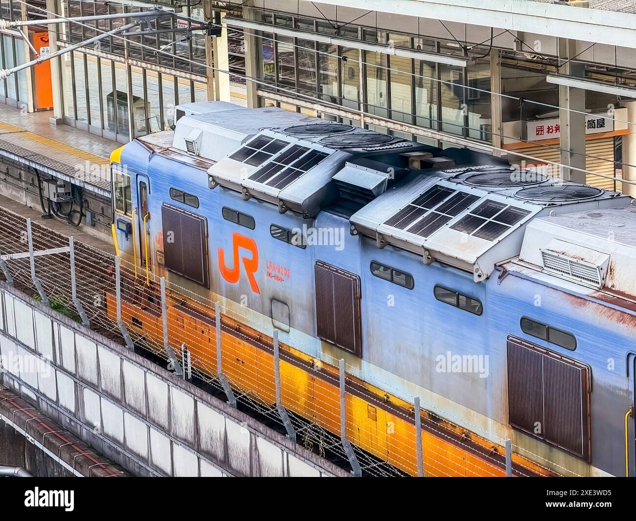 Shiga, Japon. 11 novembre 2023. Un gros plan sur un moteur de train japonais. Banque D'Images
