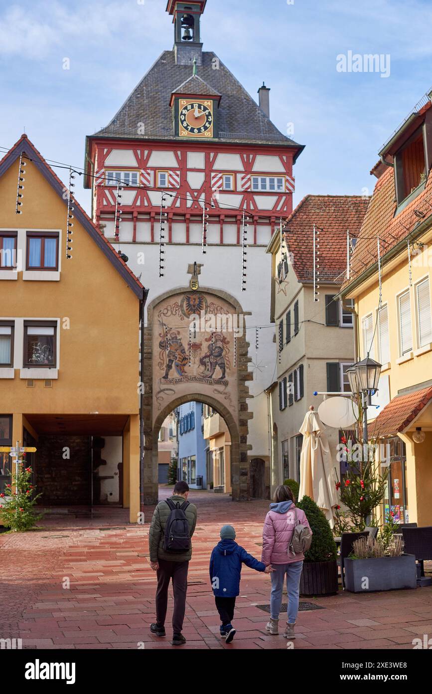 Balade automnale à Bietigheim-Bissingen : bonheur familial en Allemagne. Explorer Bietigheim-Bissingen : aventure automnale en famille à Germa Banque D'Images