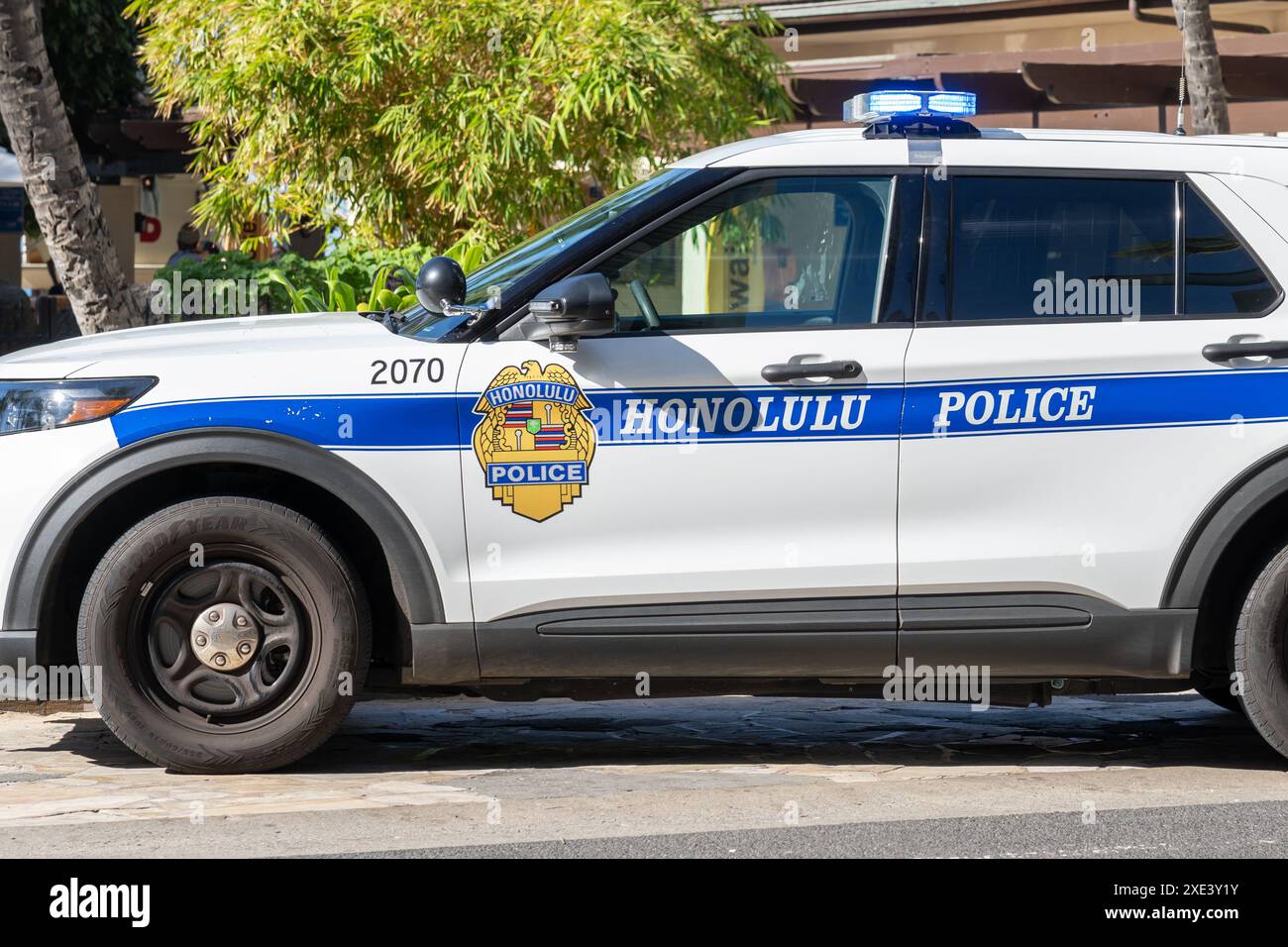 Une voiture de police d'Honolulu à la plage de Waikiki, Hawaï. Banque D'Images