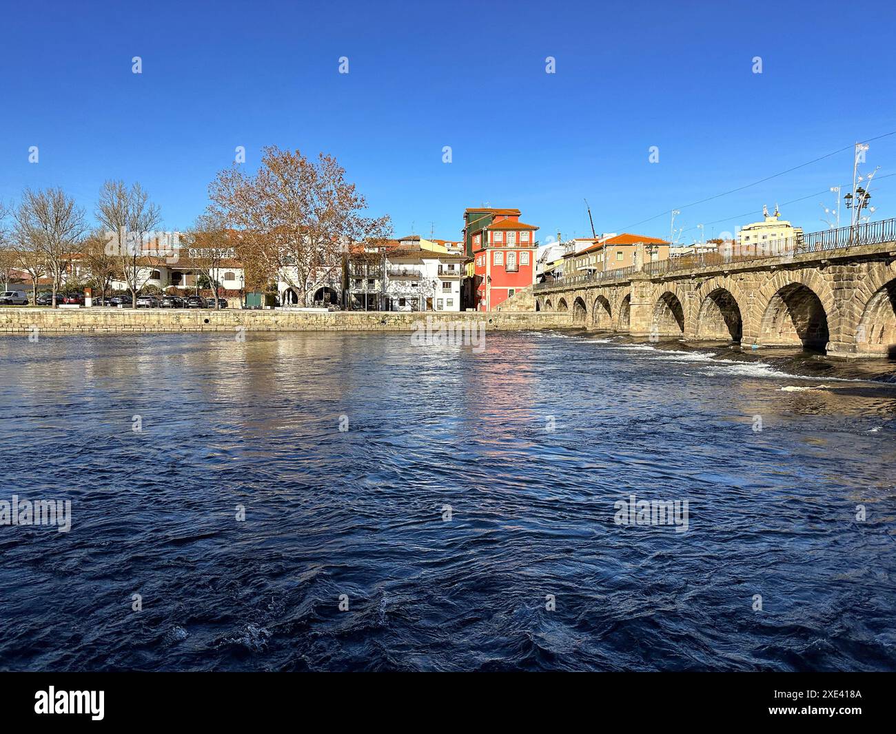 Parc de la ville de Tamega River à Chaves Banque D'Images