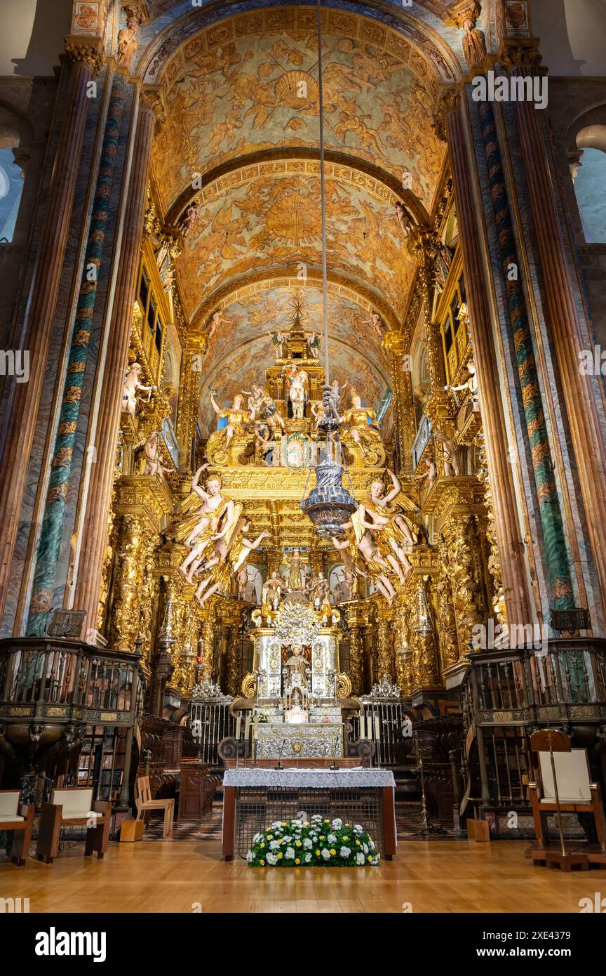 Saint-Jacques-de-Compostelle, Espagne - 9 février 2023 : intérieur de la cathédrale de Saint-Jacques-de-Compostelle, Galice, Espagne. Banque D'Images