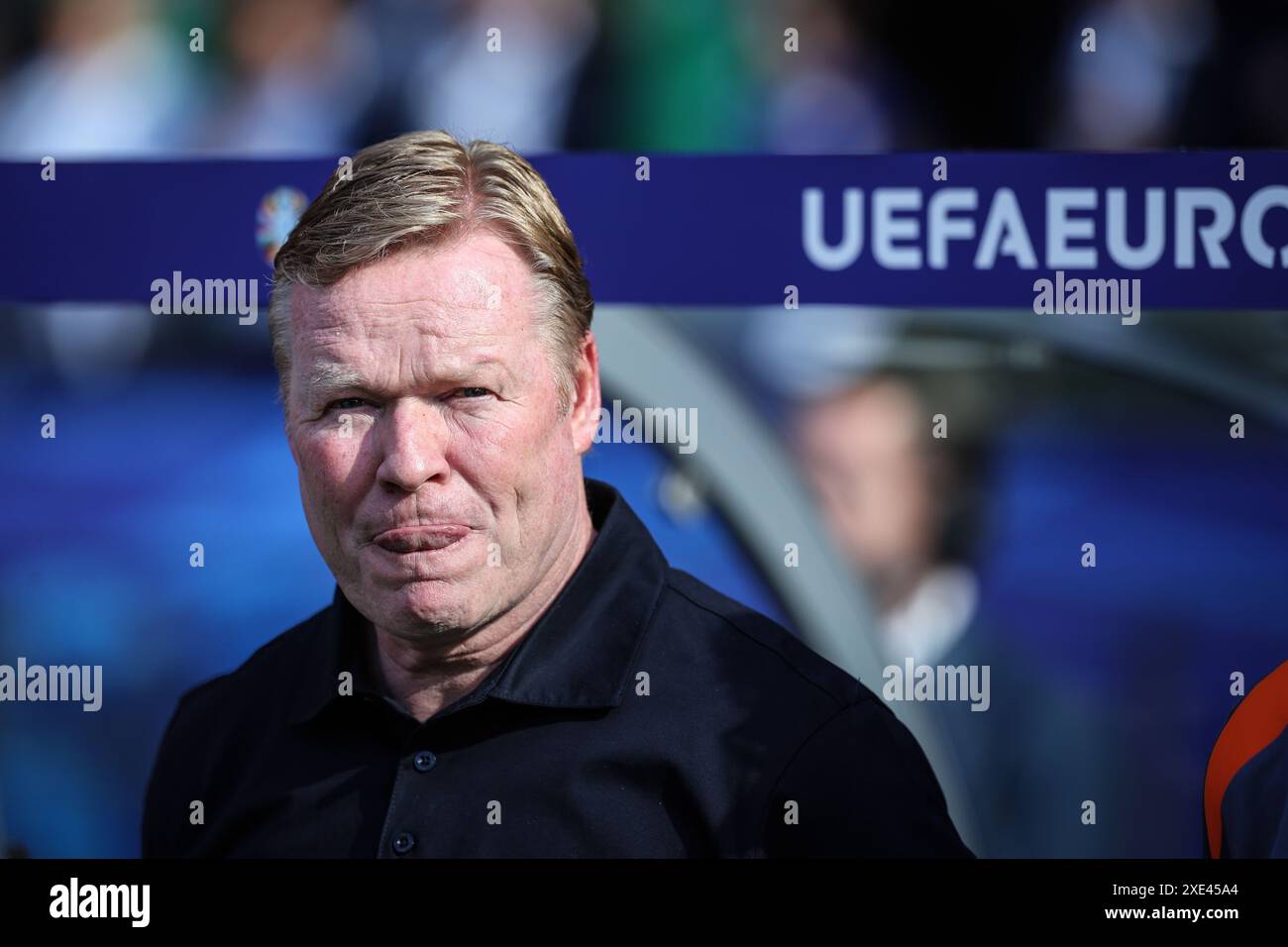 Berlin, Allemagne. 25 juin 2024. Ronald Koeman, des pays-Bas, réagit avant le match du Groupe d de l'UEFA Euro 2024 entre les pays-Bas et l'Autriche à Berlin, Allemagne, le 25 juin 2024. Crédit : Pan Yulong/Xinhua/Alamy Live News Banque D'Images