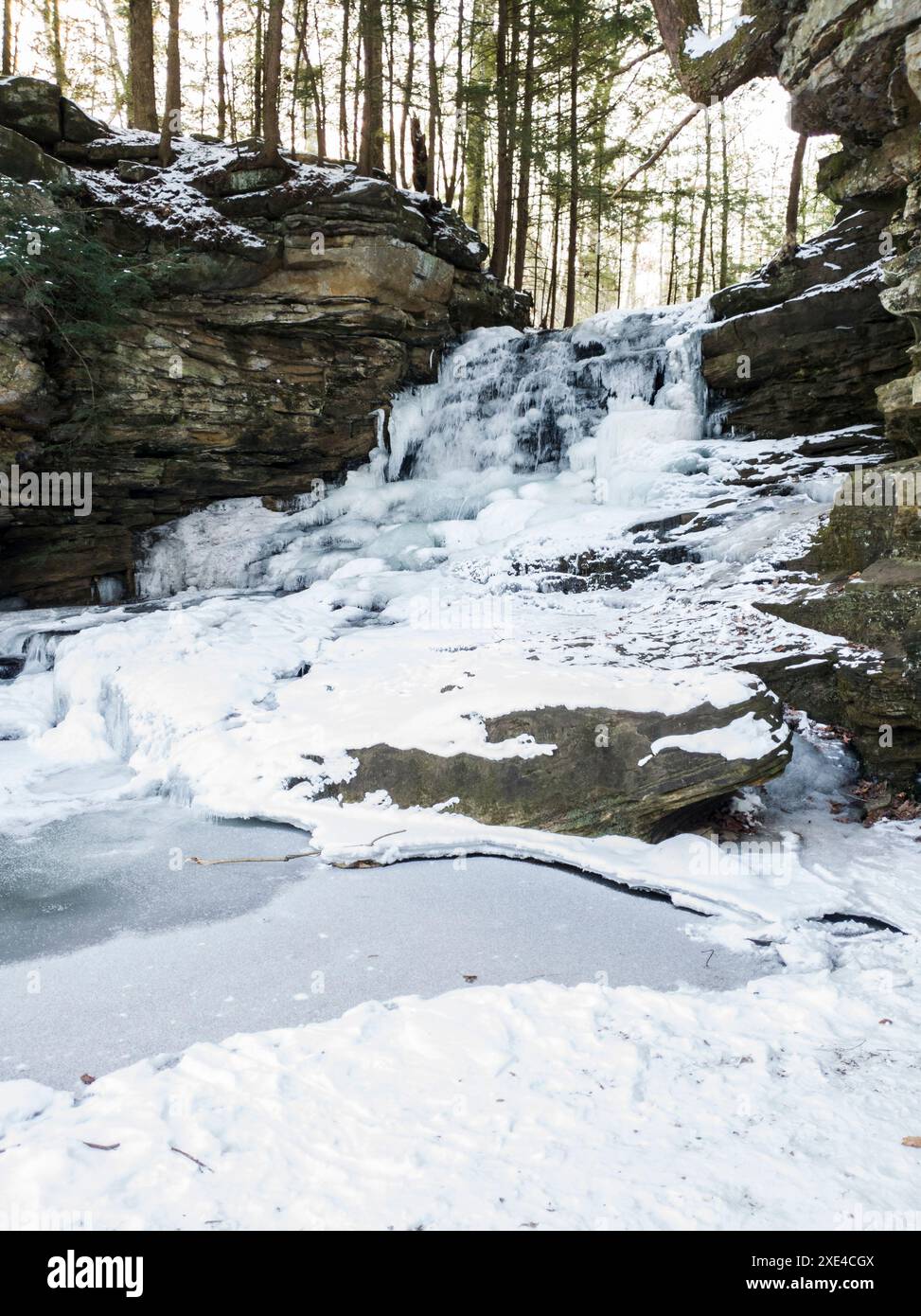 Cascade de Honey Run en hiver, Millwood, Ohio Banque D'Images